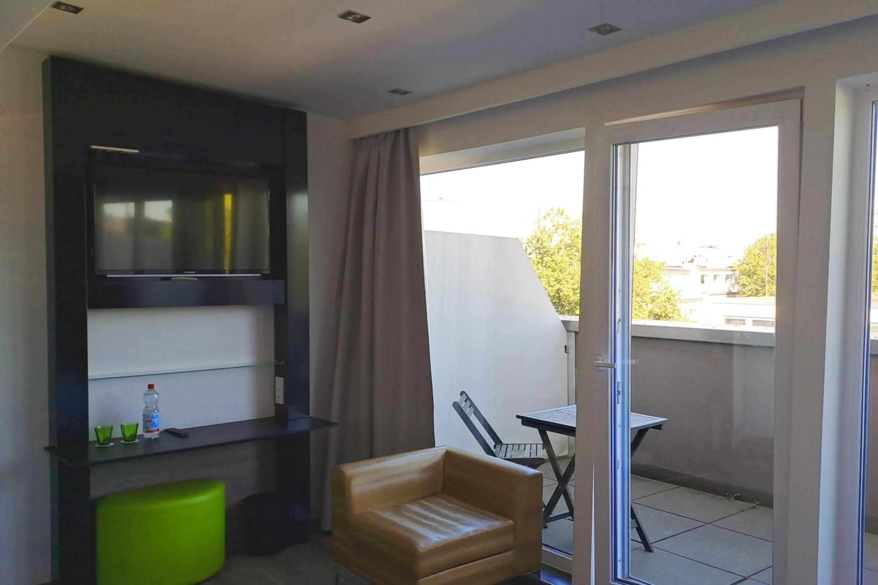 Photo of the whole room in Garner Hotel Bremen City by IHG