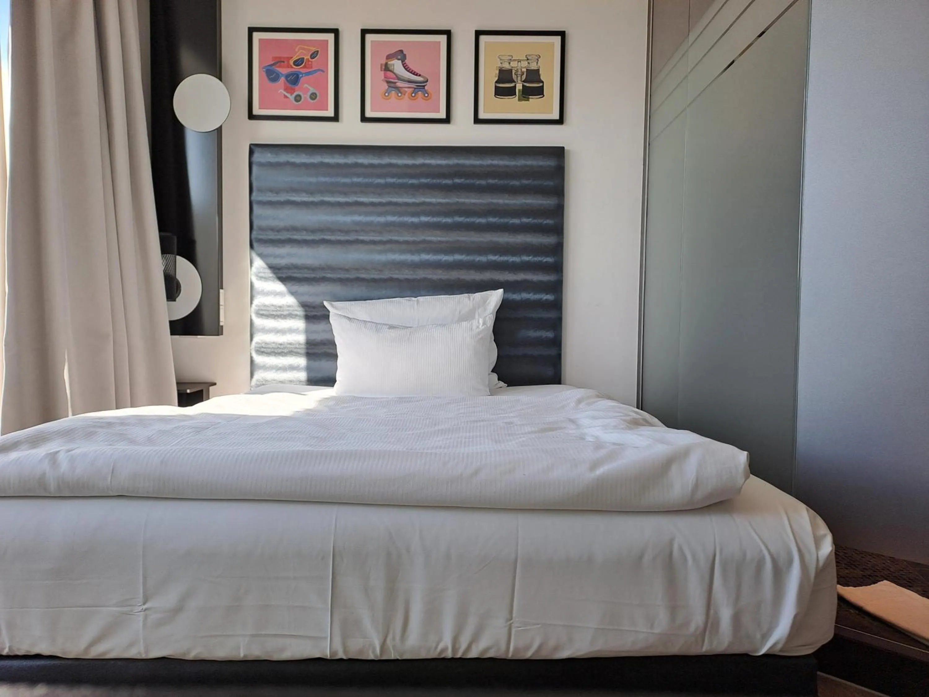 Photo of the whole room, Bed in Garner Hotel Bremen City by IHG