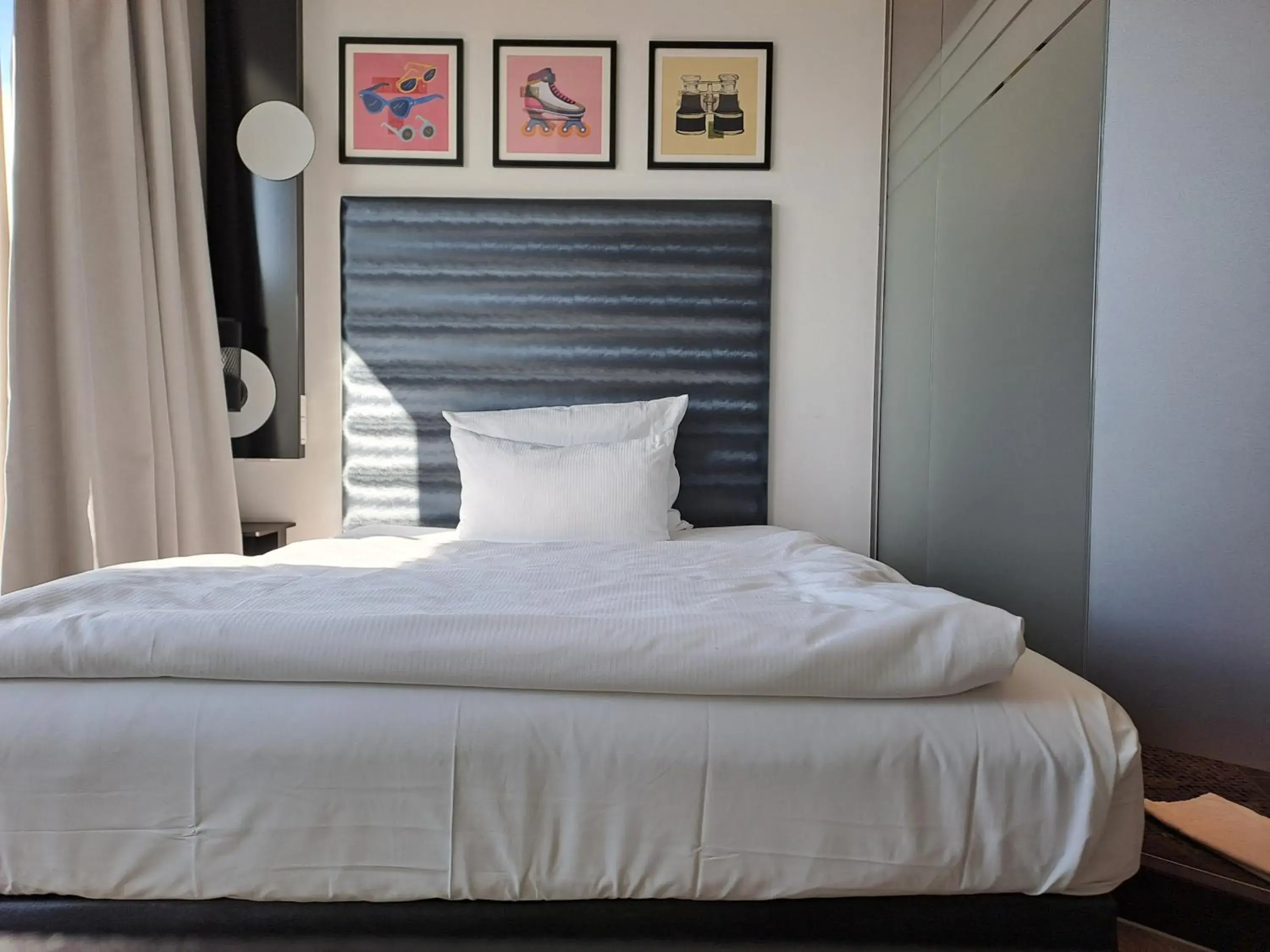 Photo of the whole room, Bed in Garner Hotel Bremen City by IHG Photo of the whole room, Bed in Garner Hotel Bremen City by IHG