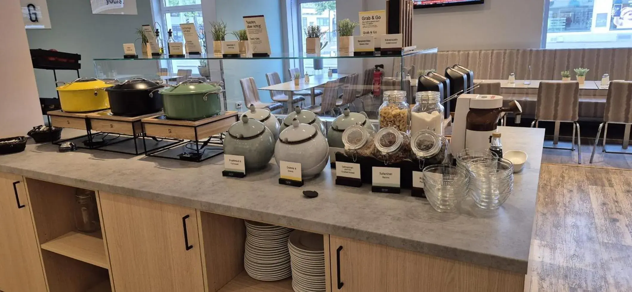 Breakfast in Garner Hotel Bremen City by IHG Breakfast in Garner Hotel Bremen City by IHG