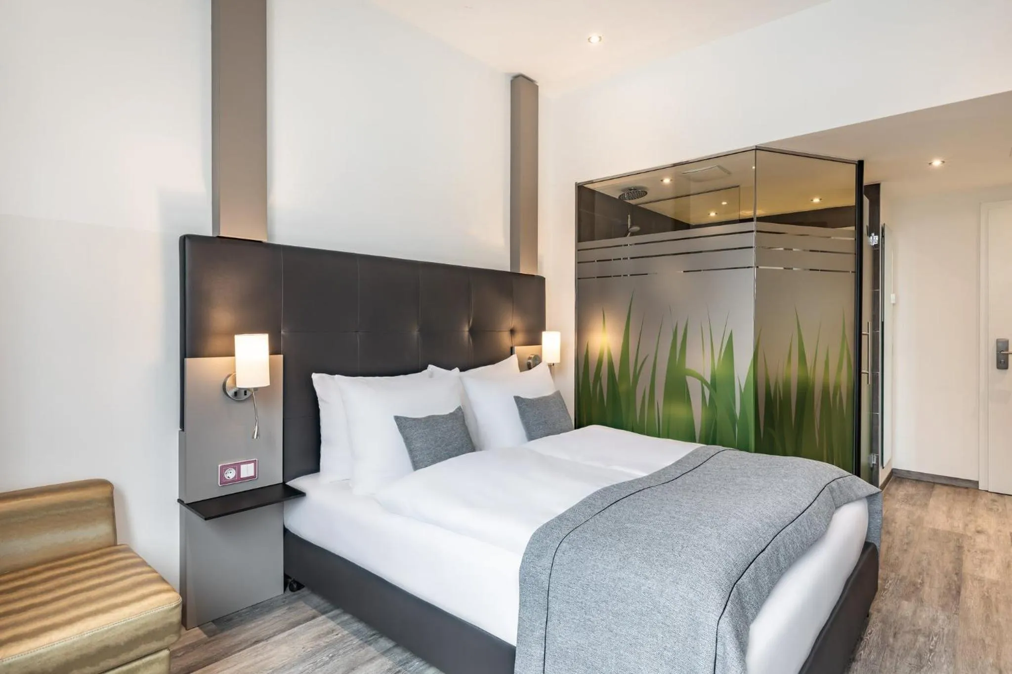 Photo of the whole room, Bed in Garner Hotel Bremen City by IHG