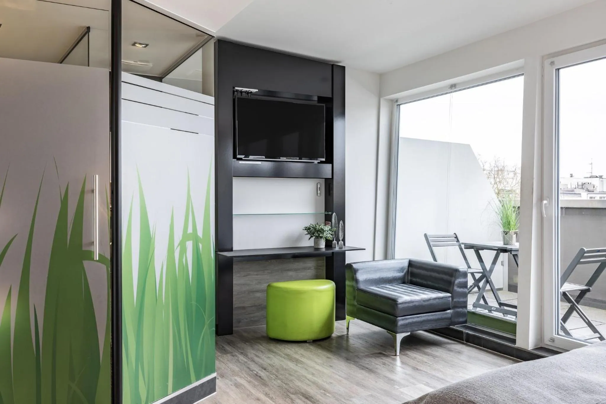 Photo of the whole room in Garner Hotel Bremen City by IHG