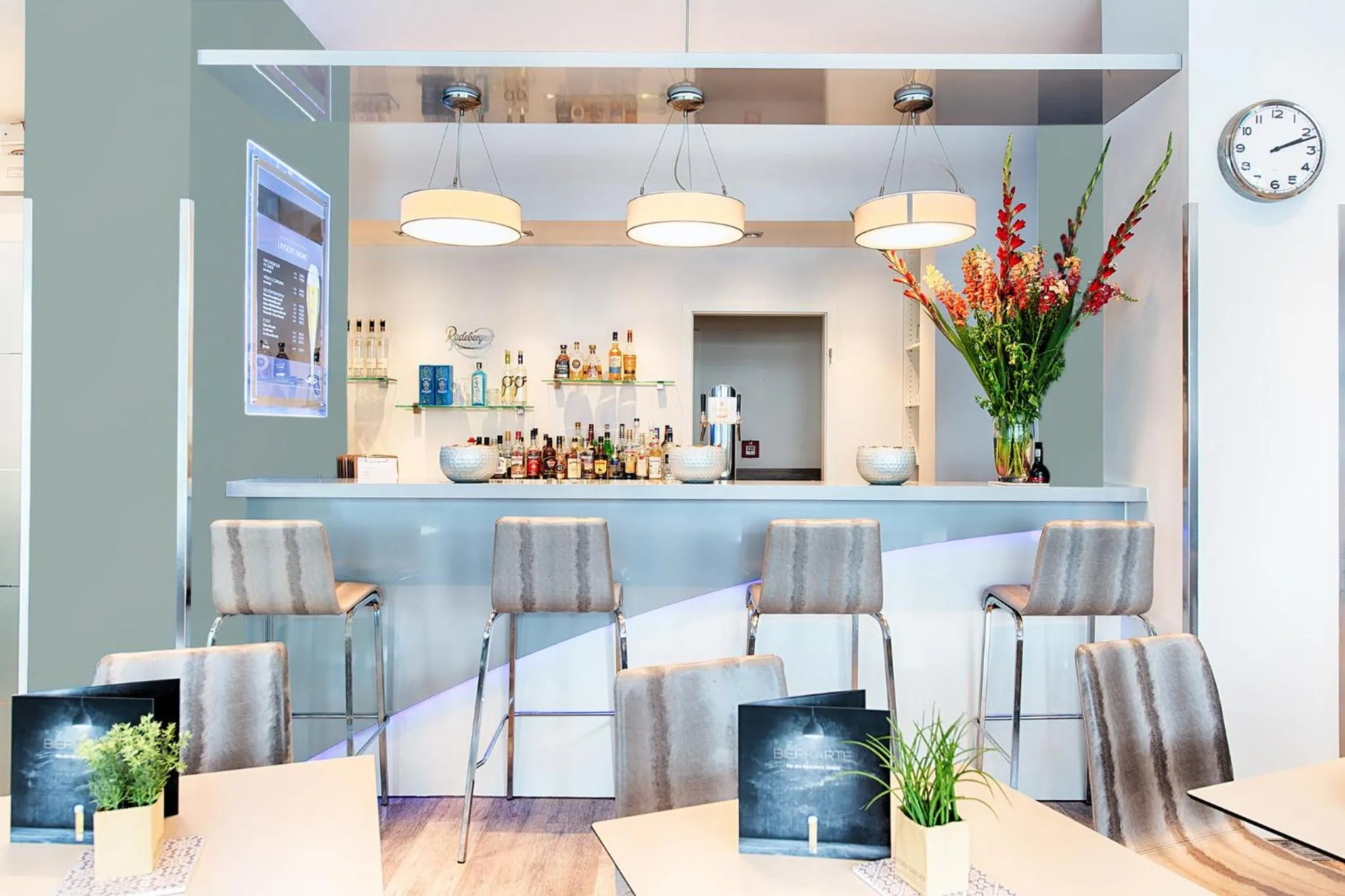 Lounge or bar in Garner Hotel Bremen City by IHG