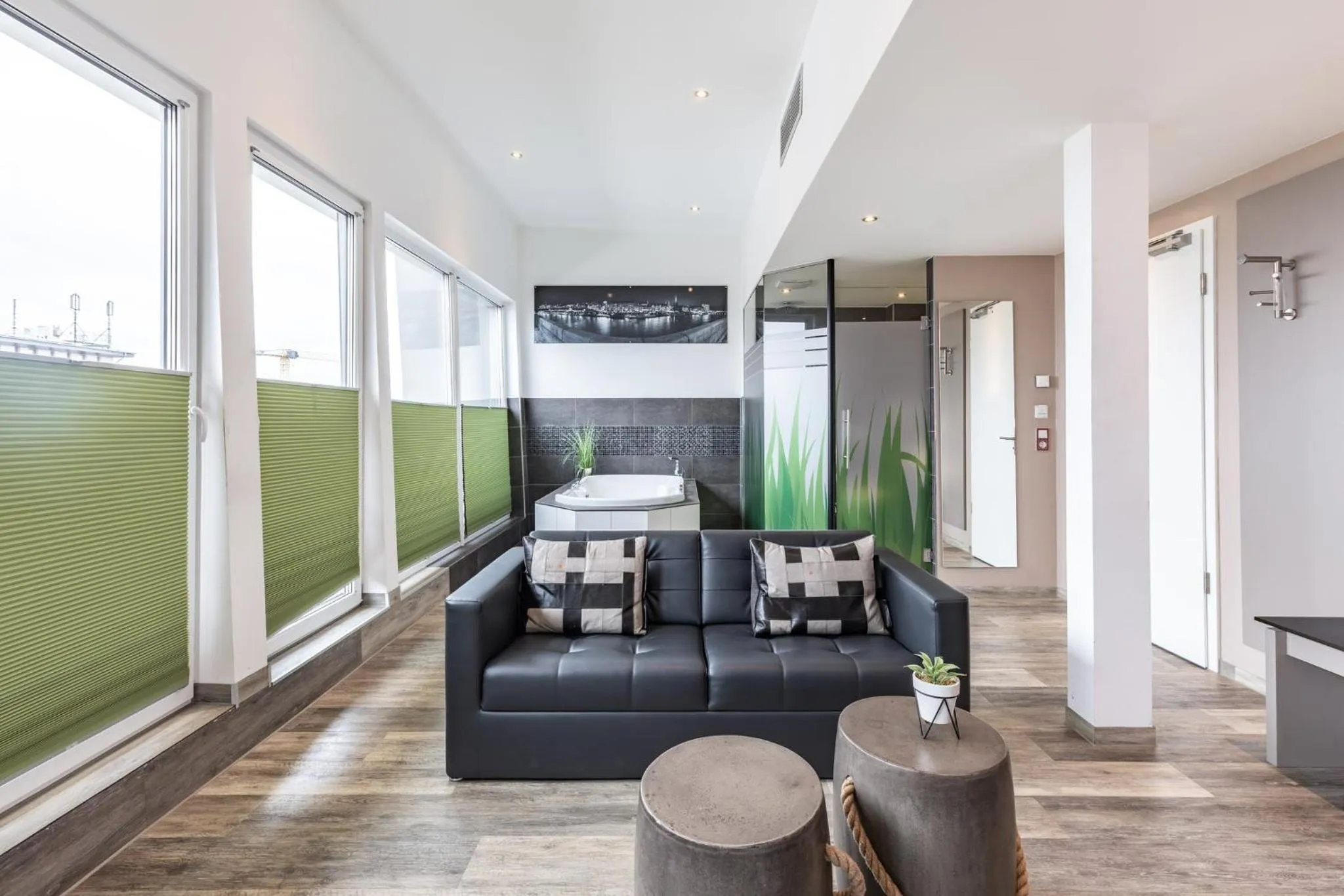 Photo of the whole room in Garner Hotel Bremen City by IHG