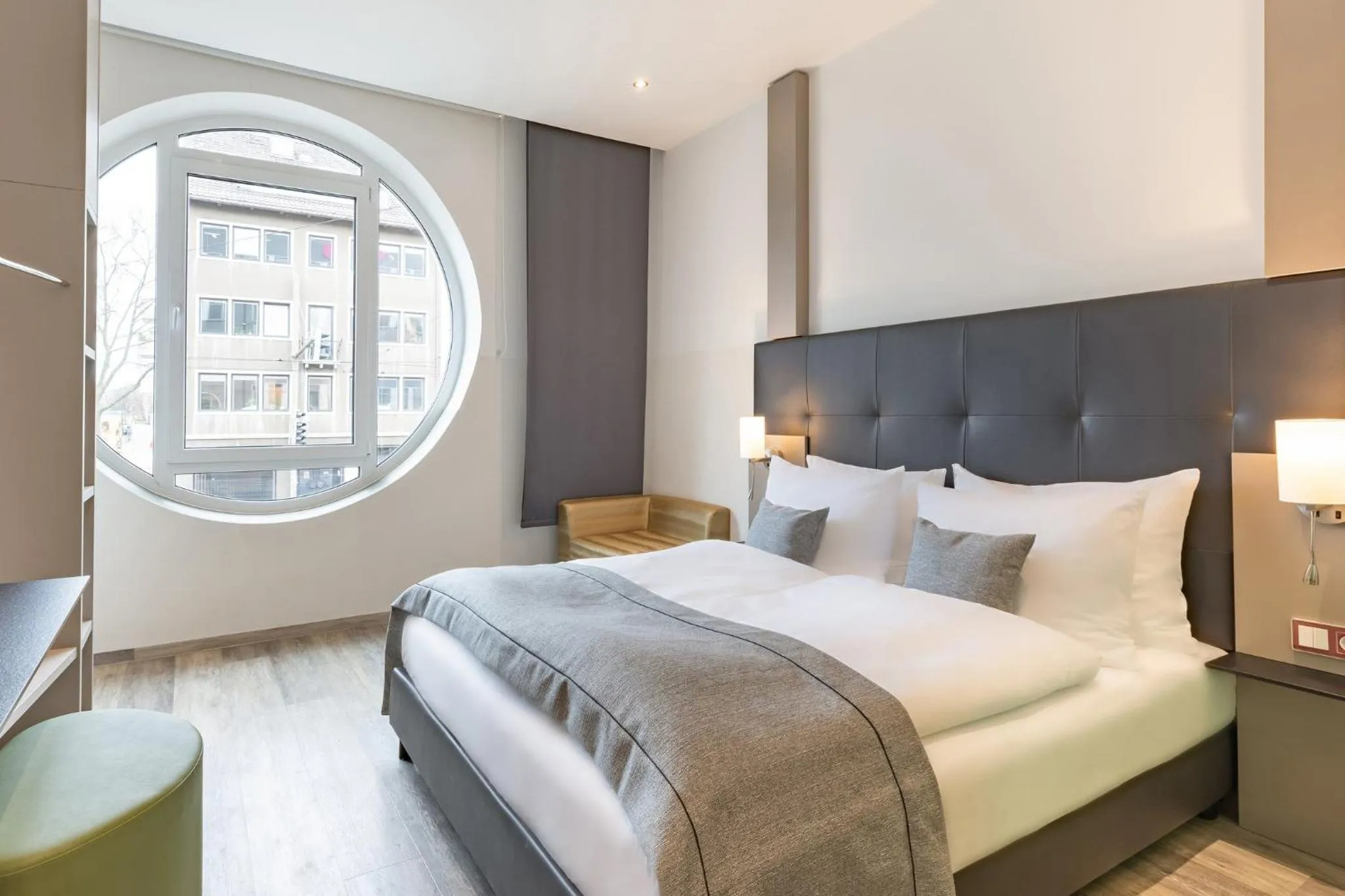 Photo of the whole room, Bed in Garner Hotel Bremen City by IHG