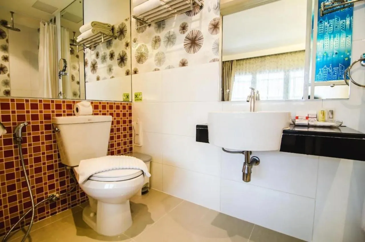Bathroom in Patong Terrace Hotel