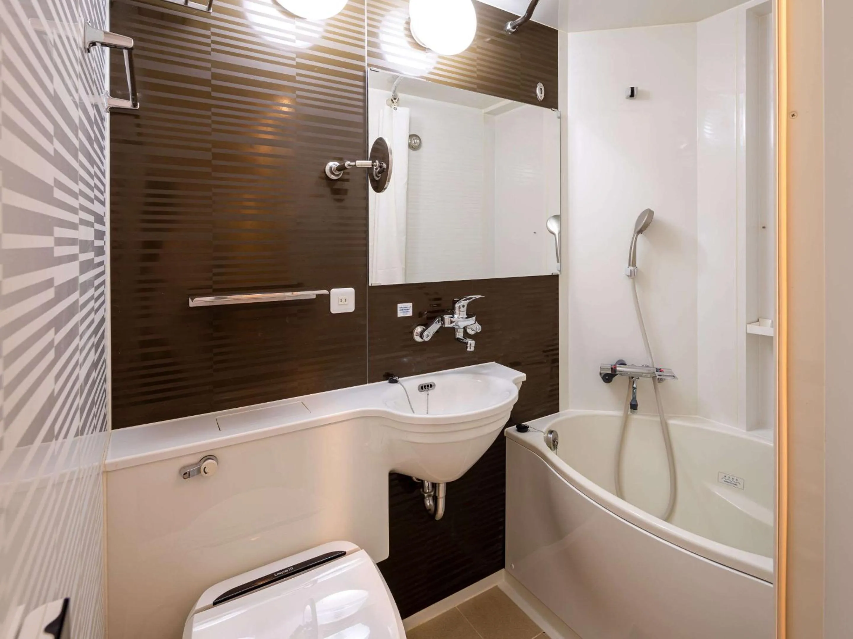 Bedroom in Comfort Inn Nagoya Sakae