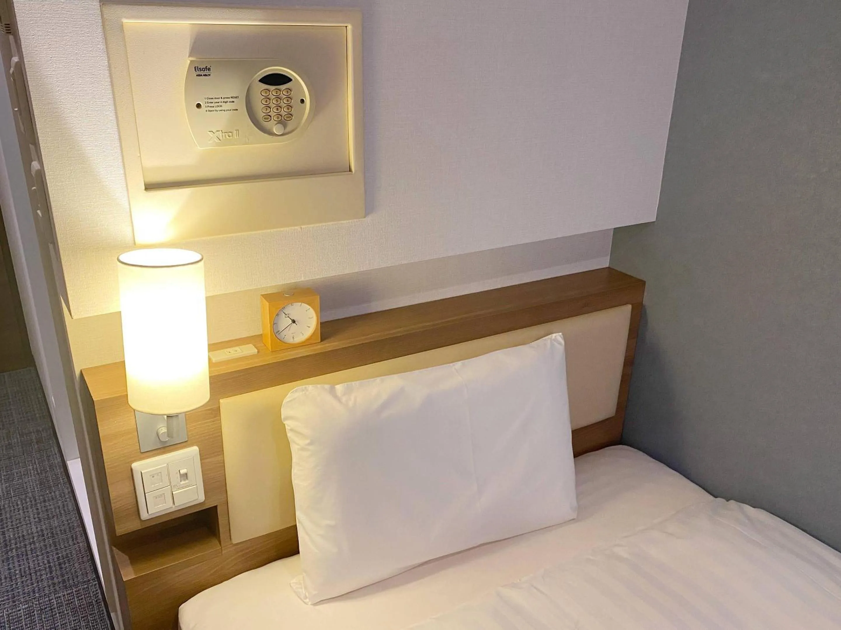 Bedroom, Bed in Comfort Inn Nagoya Sakae