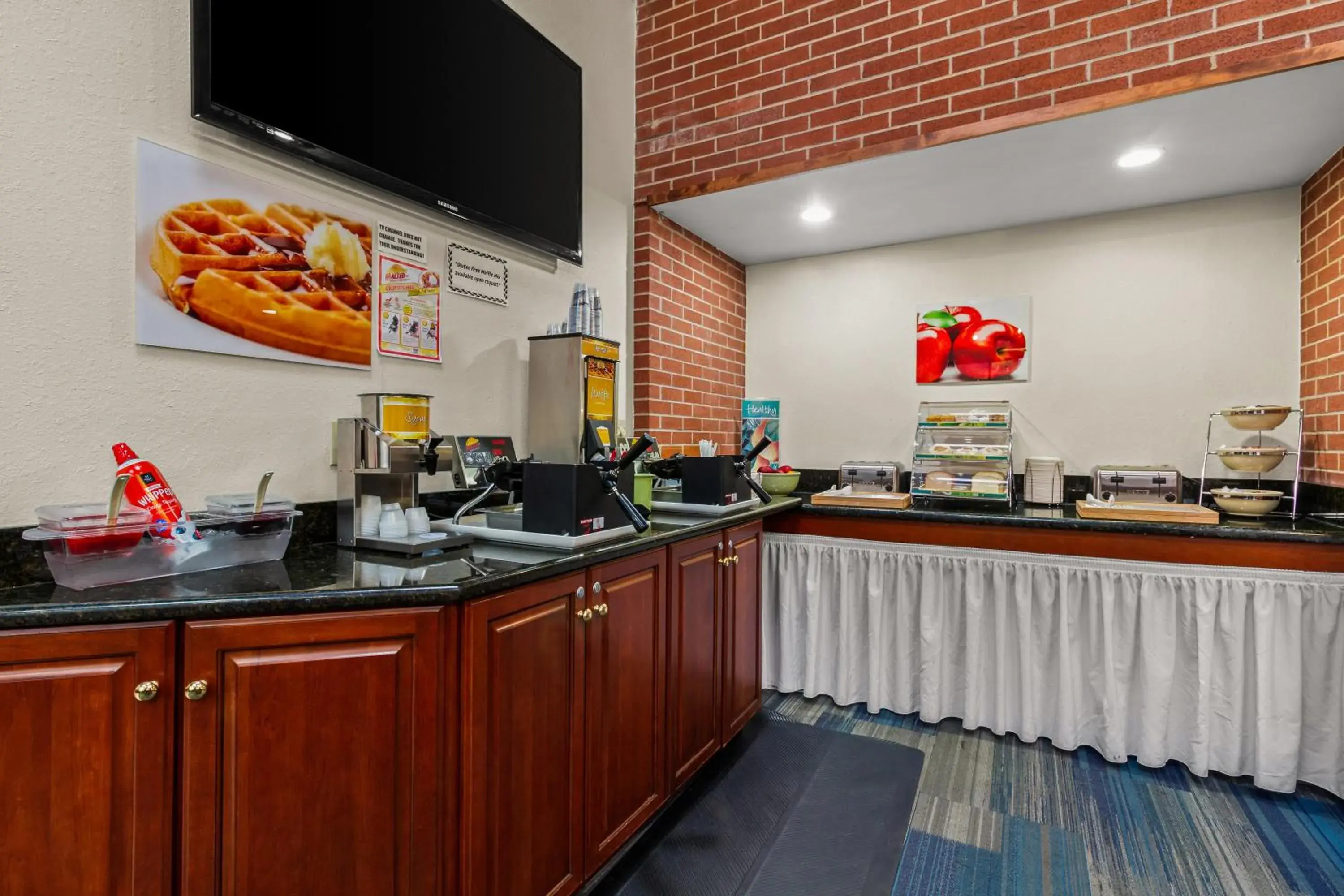 Food in Suburban Studios Food in Suburban Studios