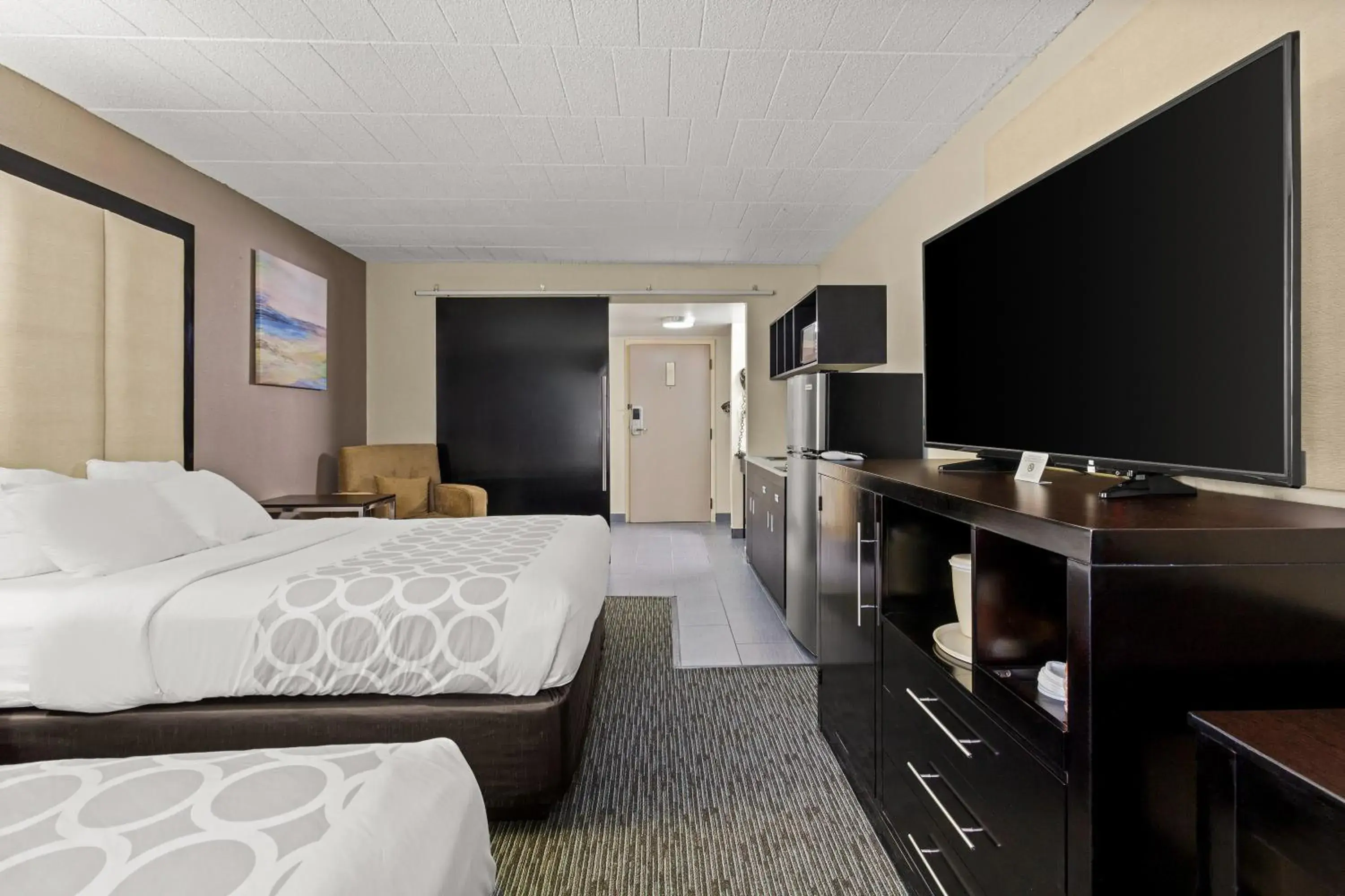 Photo of the whole room, Bed in Suburban Studios Photo of the whole room, Bed in Suburban Studios