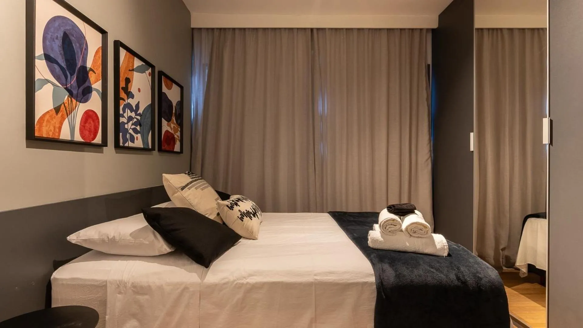Photo of the whole room, Bed in Studio completo próx. estação Fradique Coutinho