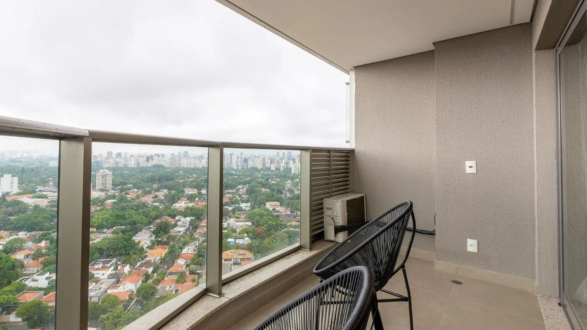 Balcony/Terrace in Studio completo próx. estação Fradique Coutinho