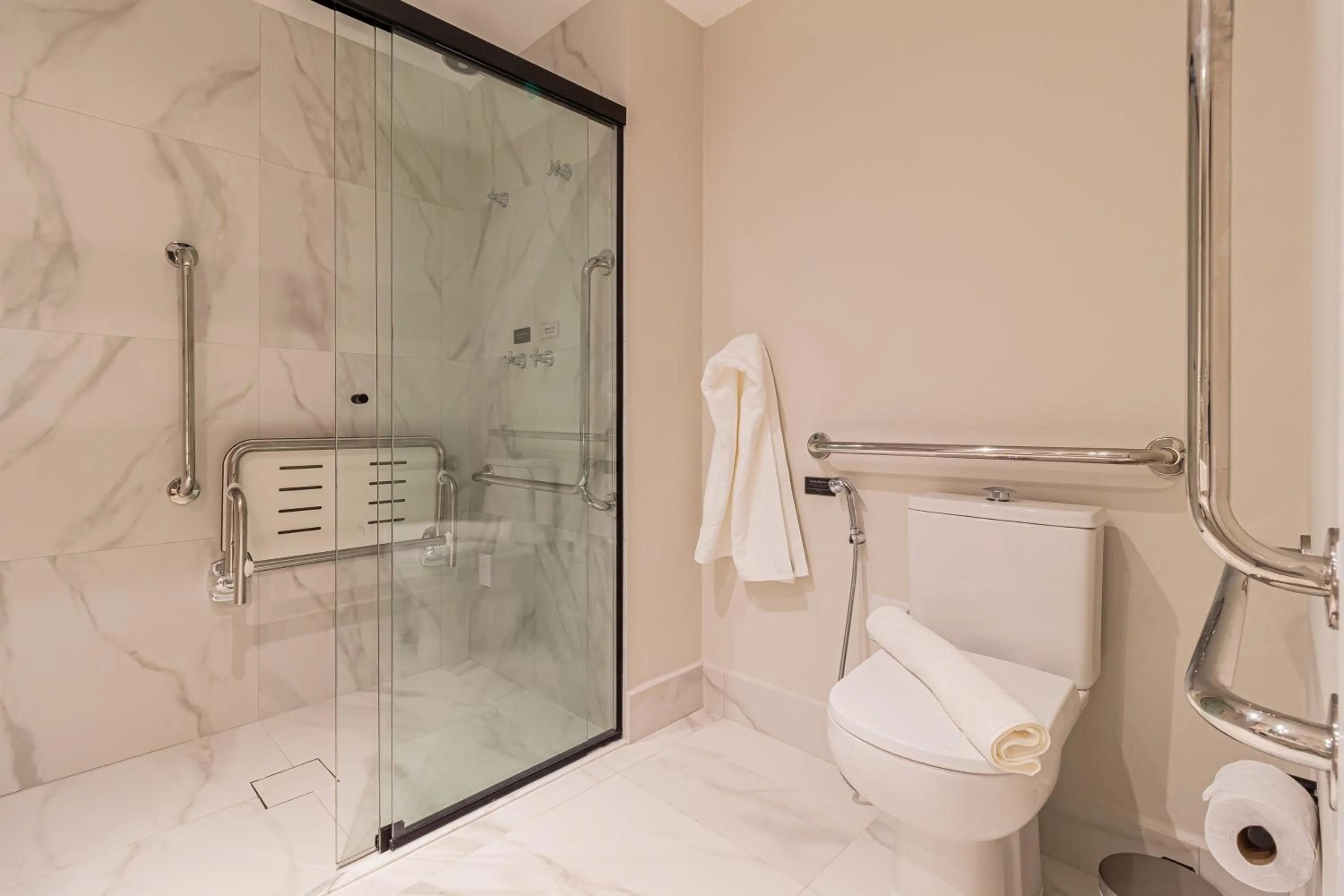 Shower in Iconyc Charlie Ibirapuera Hotel