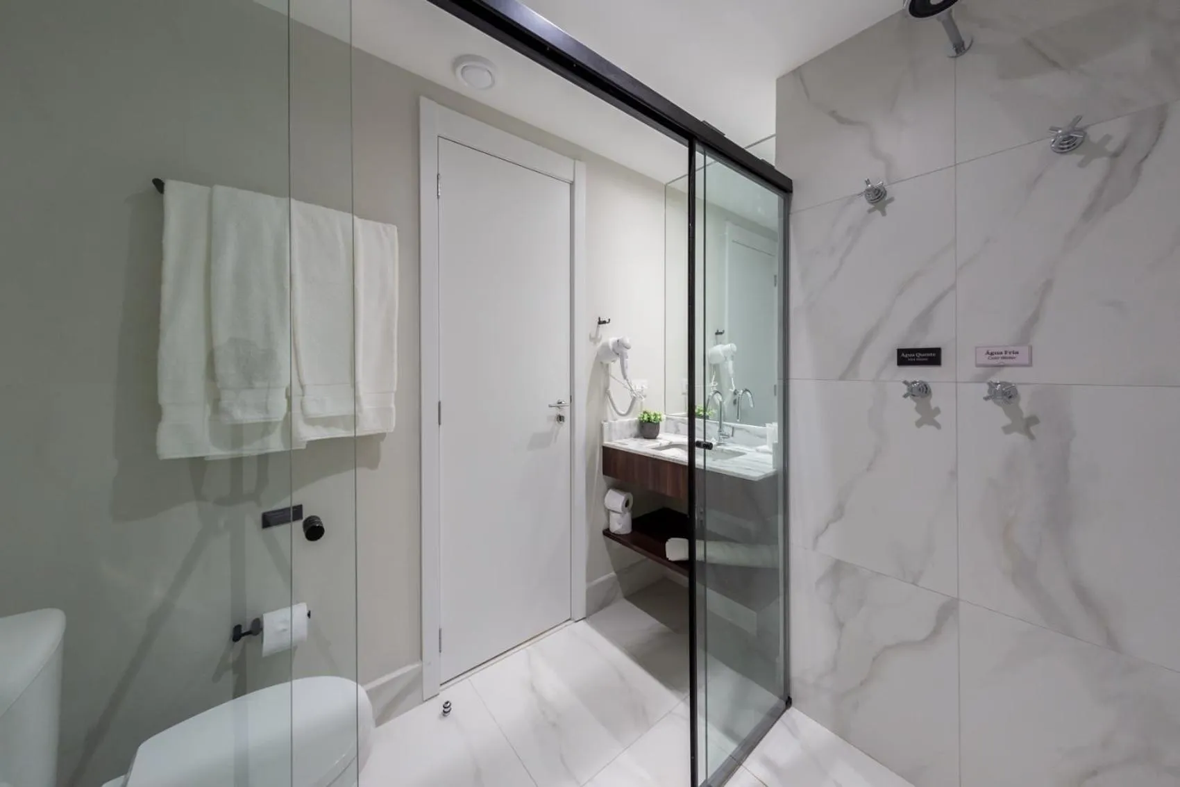 Shower in Iconyc Charlie Ibirapuera Hotel