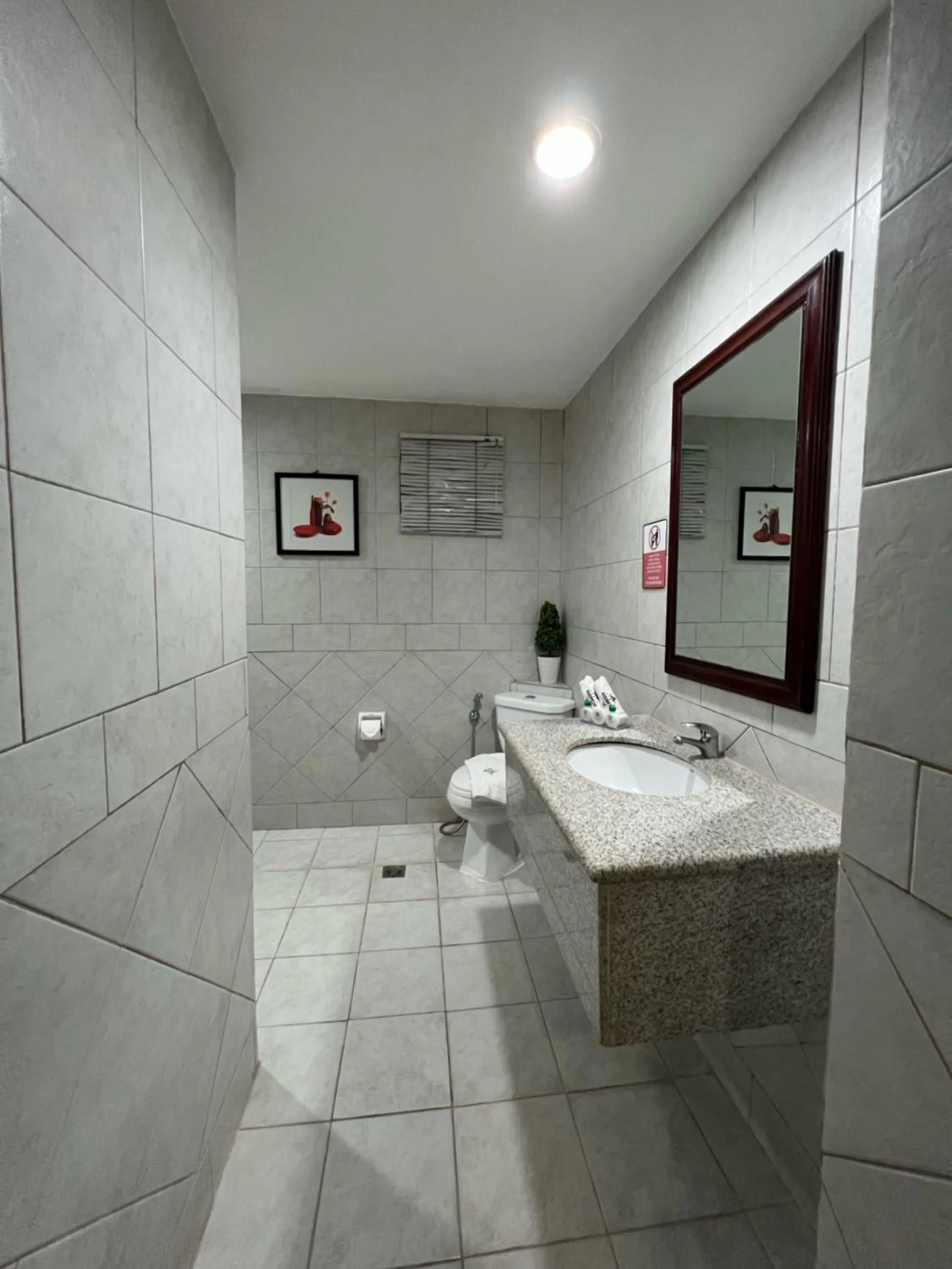 Toilet in Subic Residencias