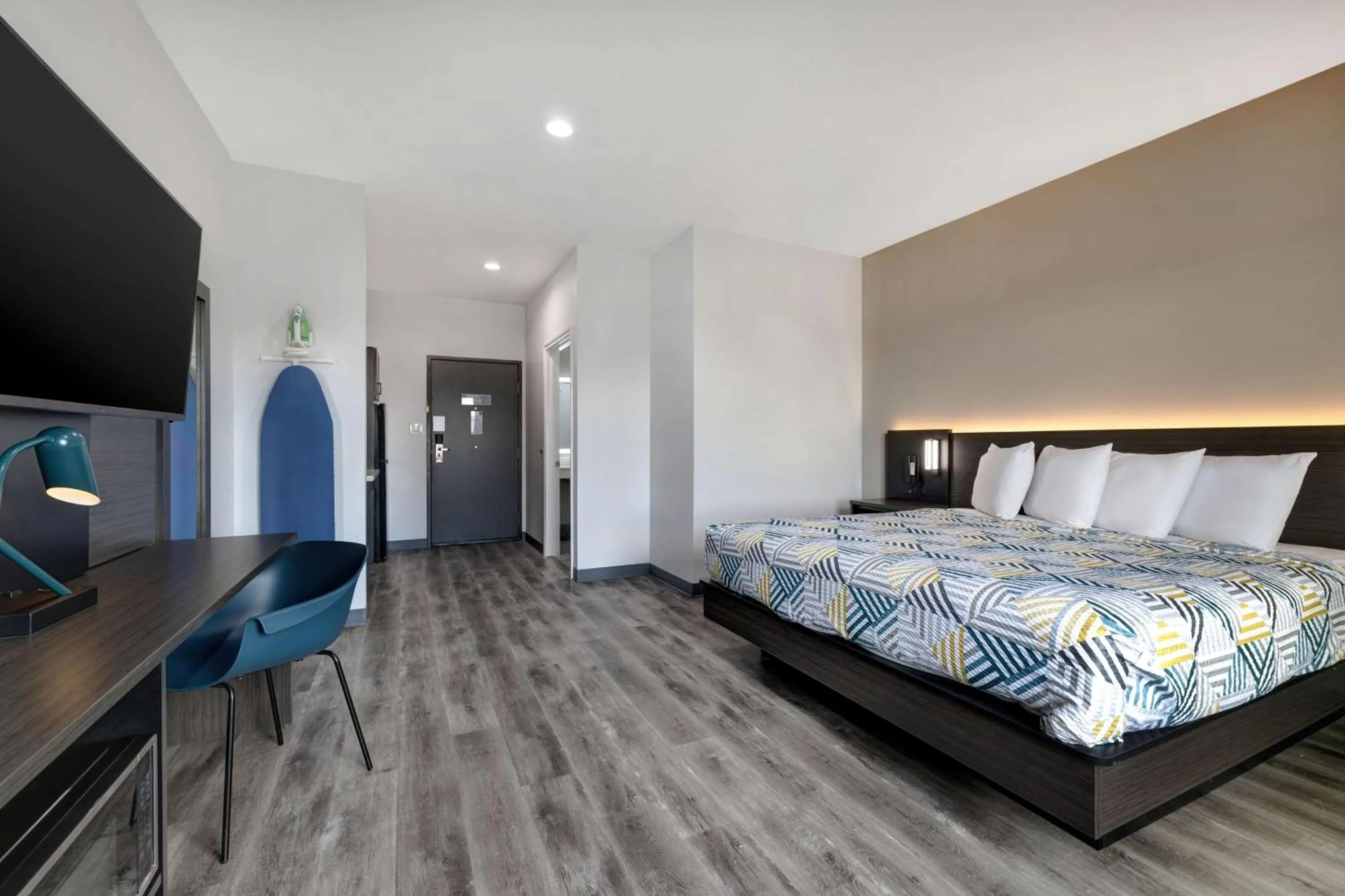 Bedroom, Bed in Studio 6 Katy, TX Energy Corridor