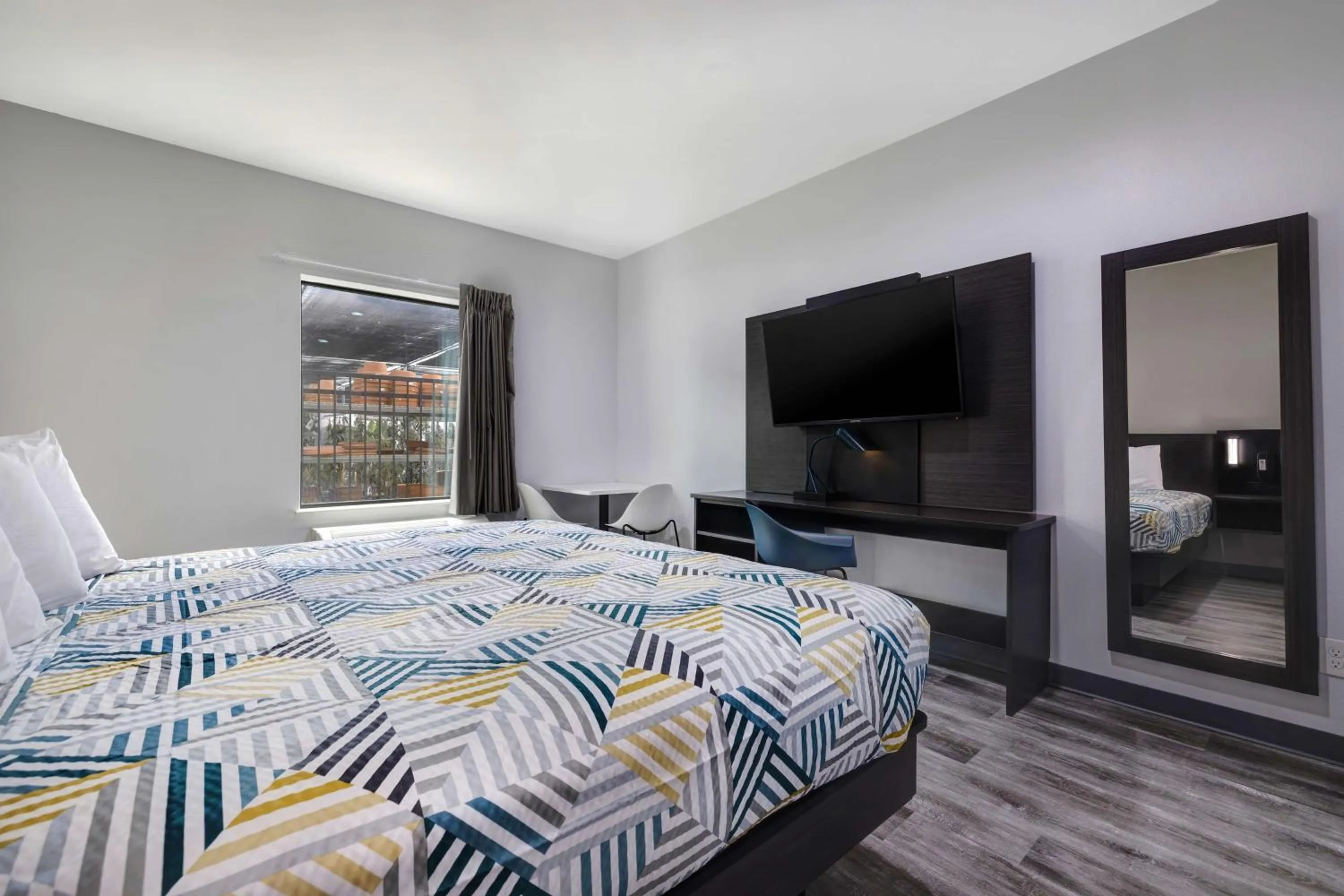 Bedroom, Bed in Studio 6 Katy, TX Energy Corridor