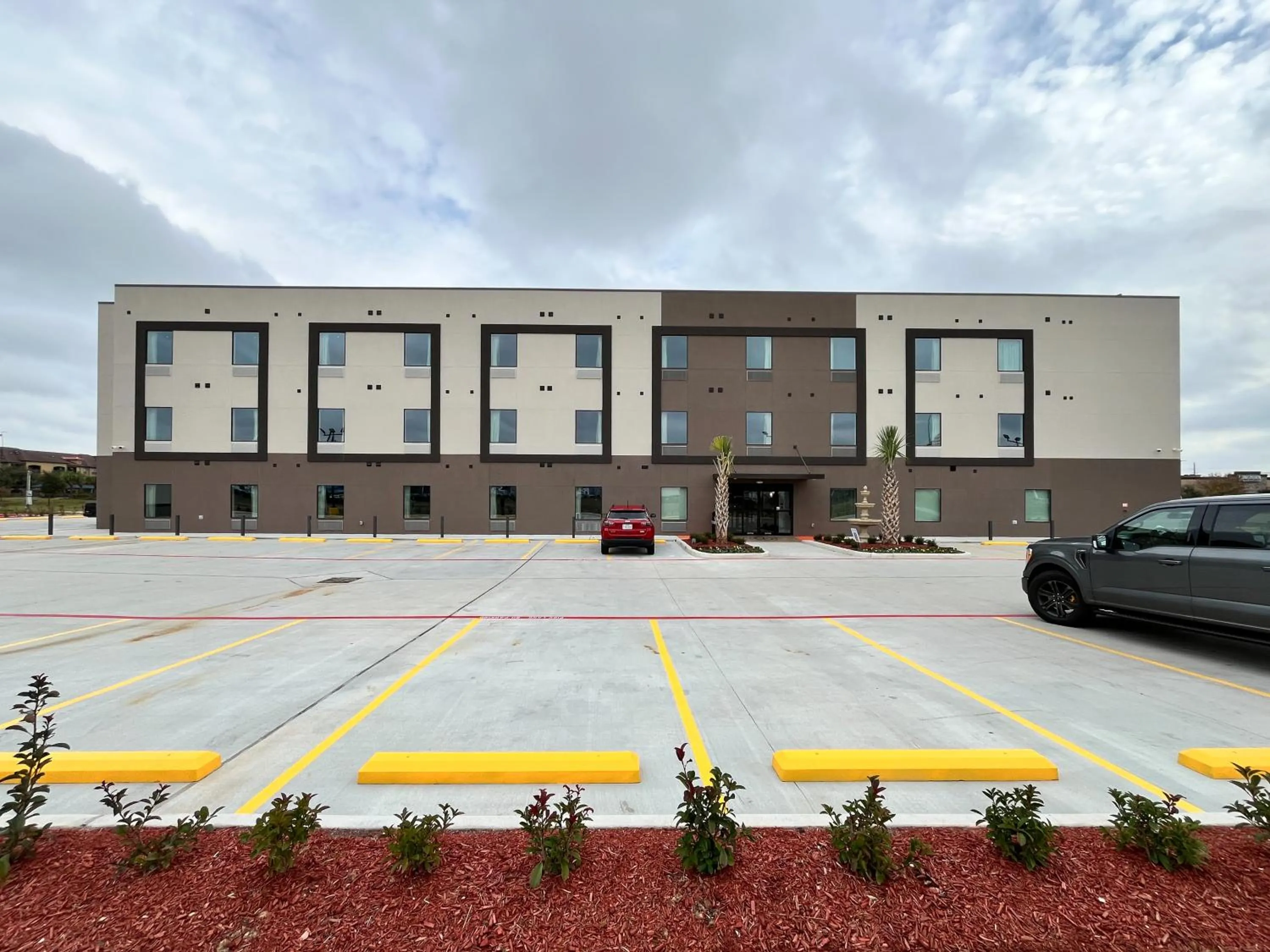 Property building in Studio 6 Katy, TX Energy Corridor