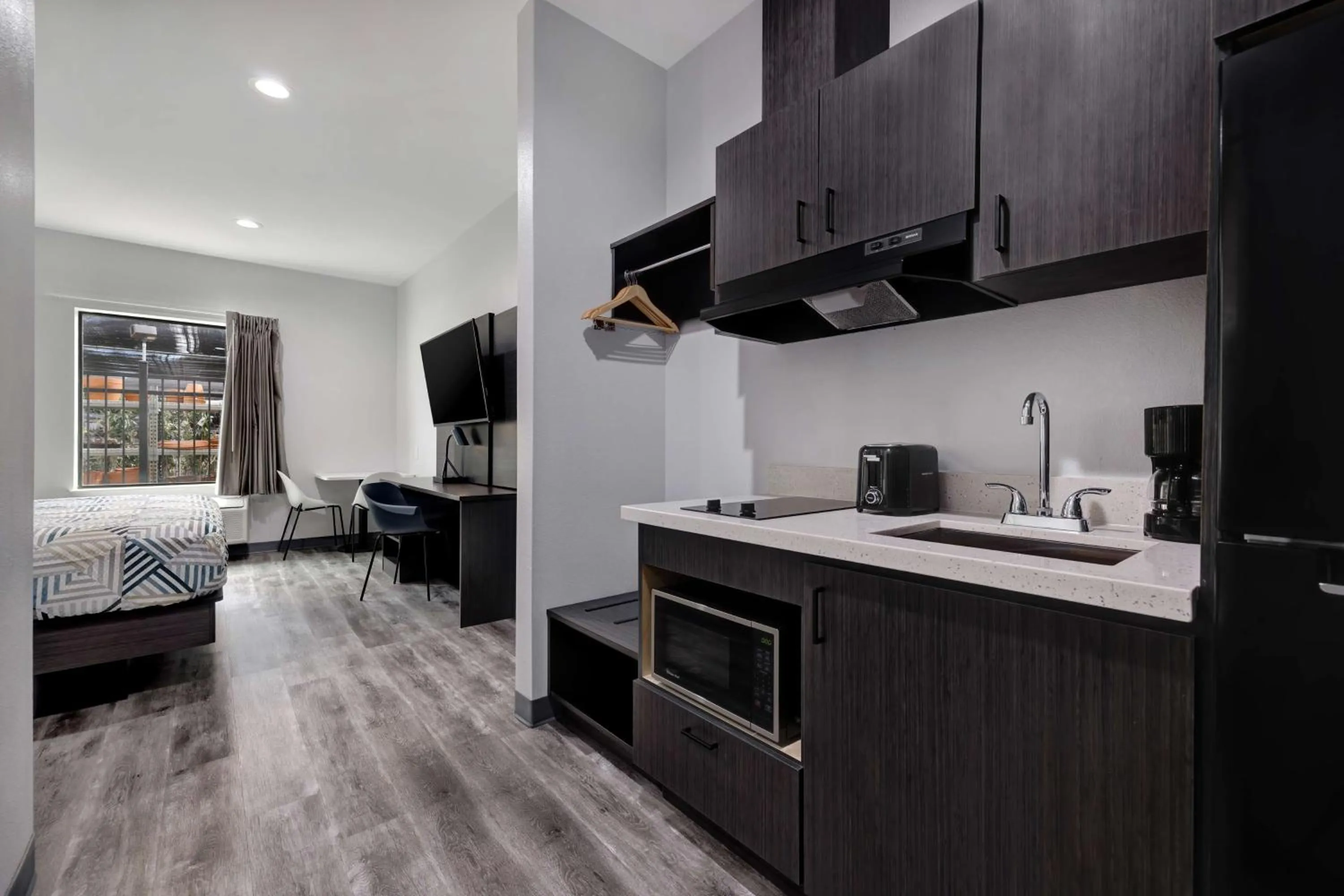 Bedroom, Bed in Studio 6 Katy, TX Energy Corridor