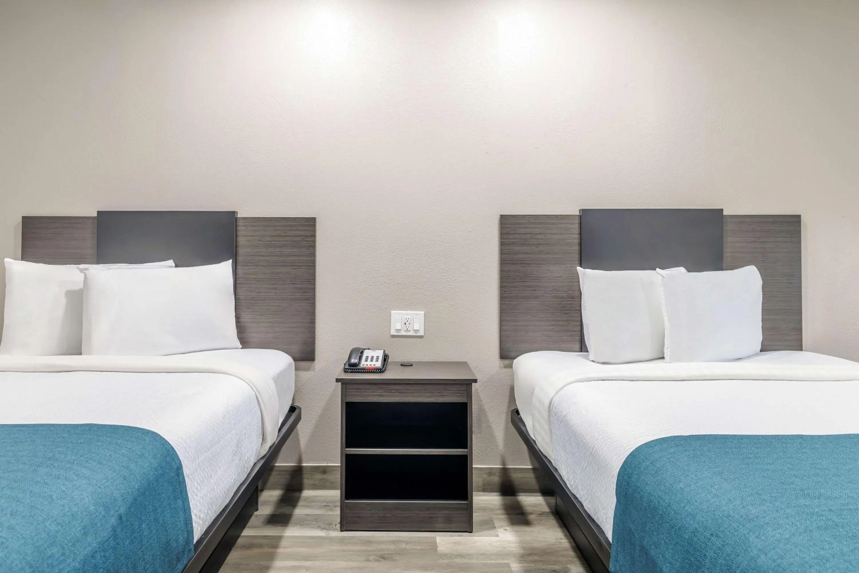 Bedroom, Bed in Studio 6 Suites Brenham, TX