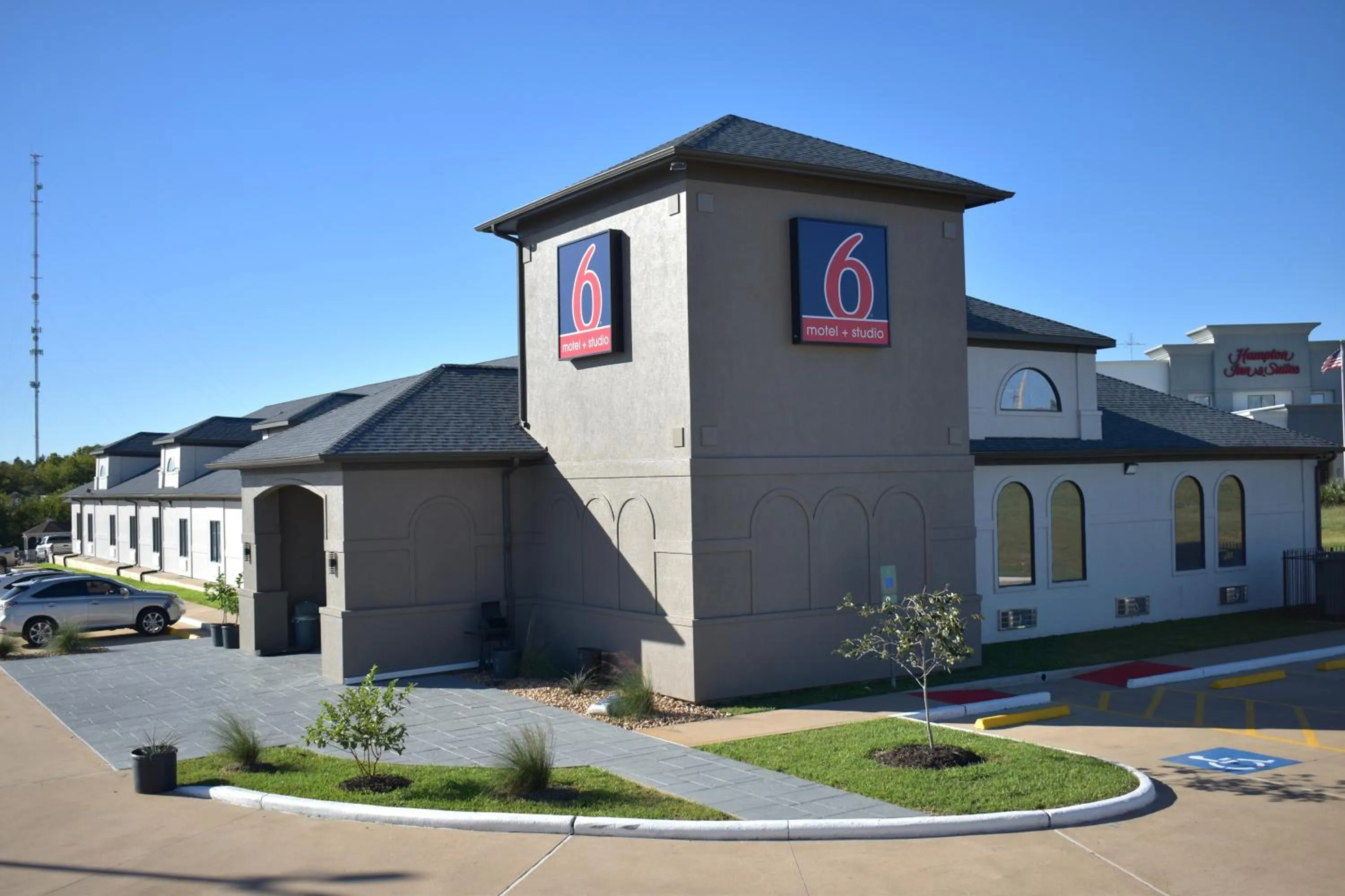 Property building in Studio 6 Suites Brenham, TX