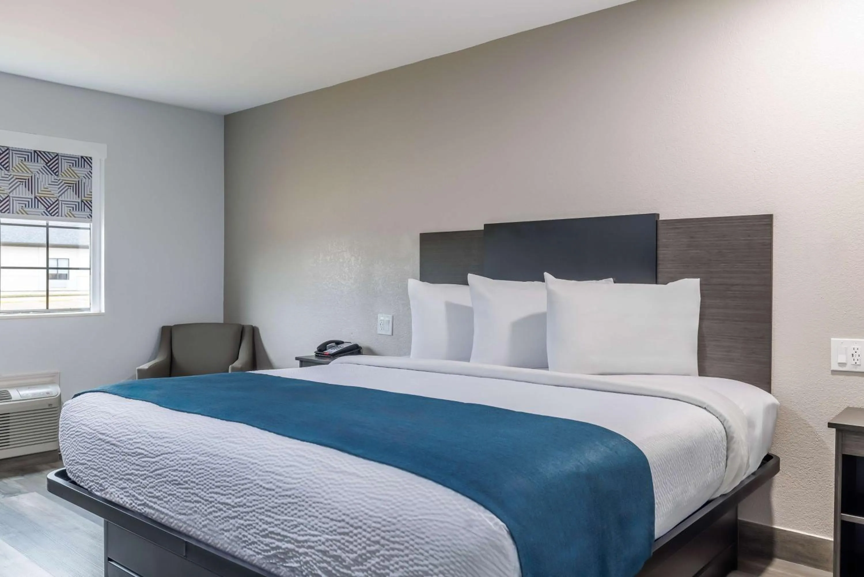 Bedroom, Bed in Studio 6 Suites Brenham, TX