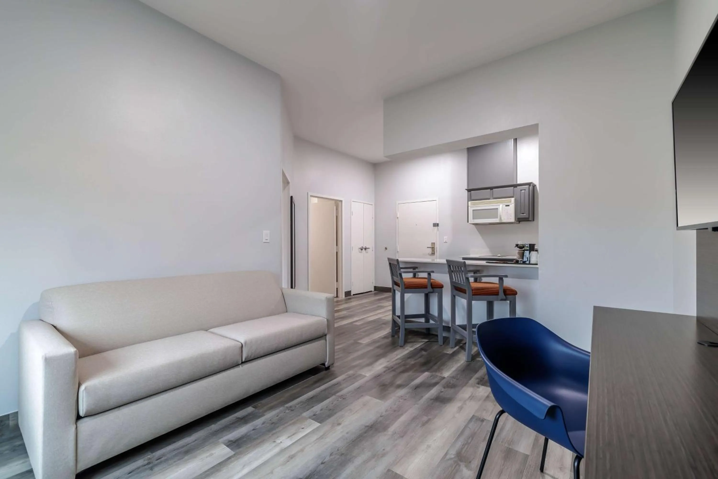 Photo of the whole room in Studio 6 Suites Brenham, TX