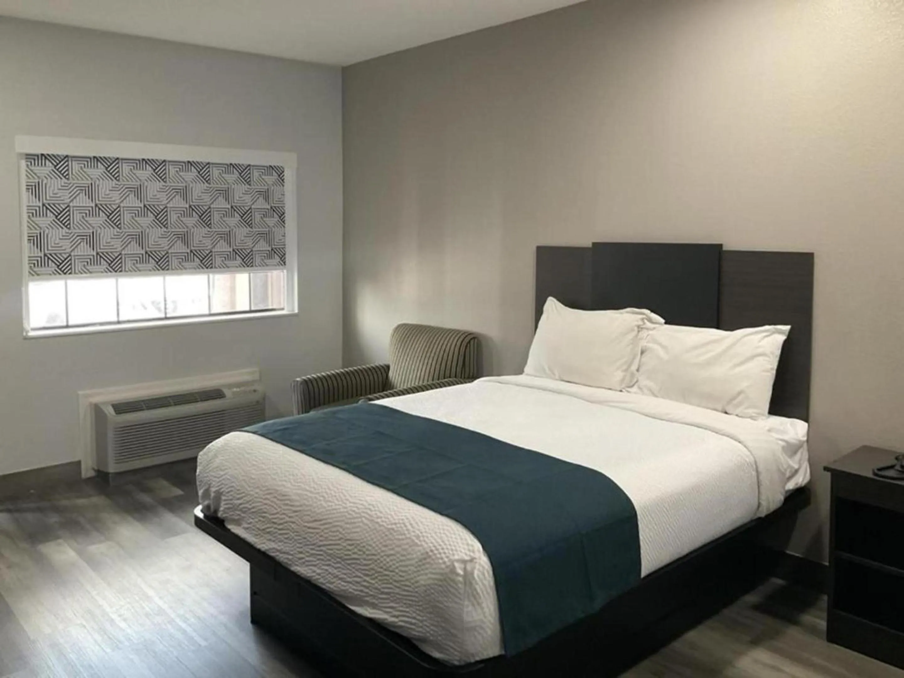 Bed in Studio 6 Suites Brenham, TX