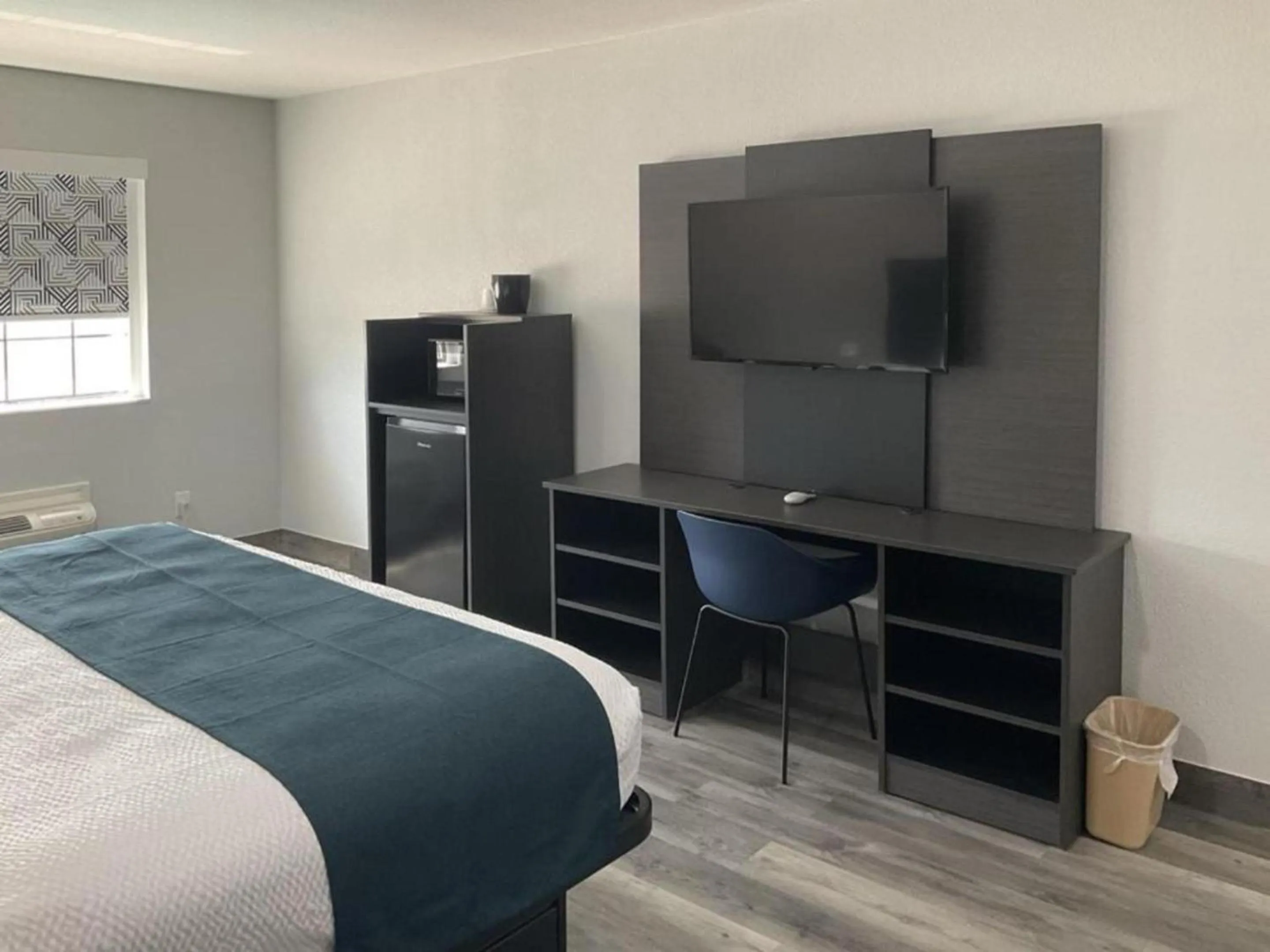 Bed in Studio 6 Suites Brenham, TX