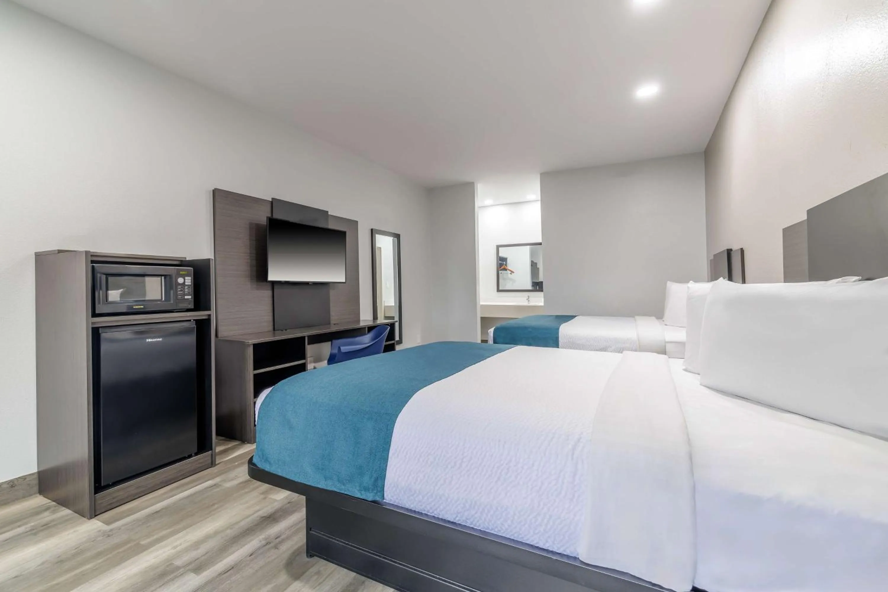 Bedroom, Bed in Studio 6 Suites Brenham, TX