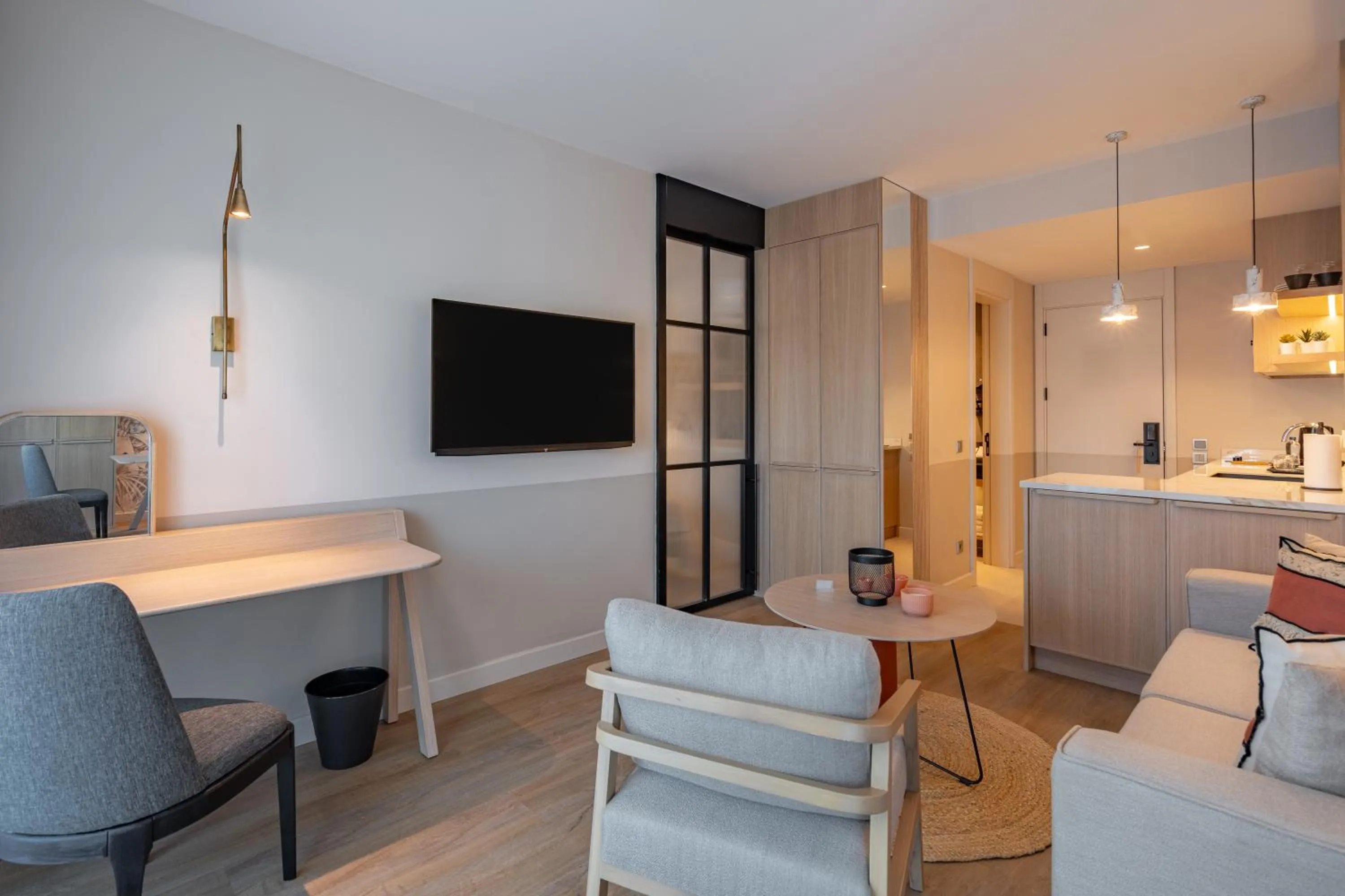 Oli Hotel and Suites