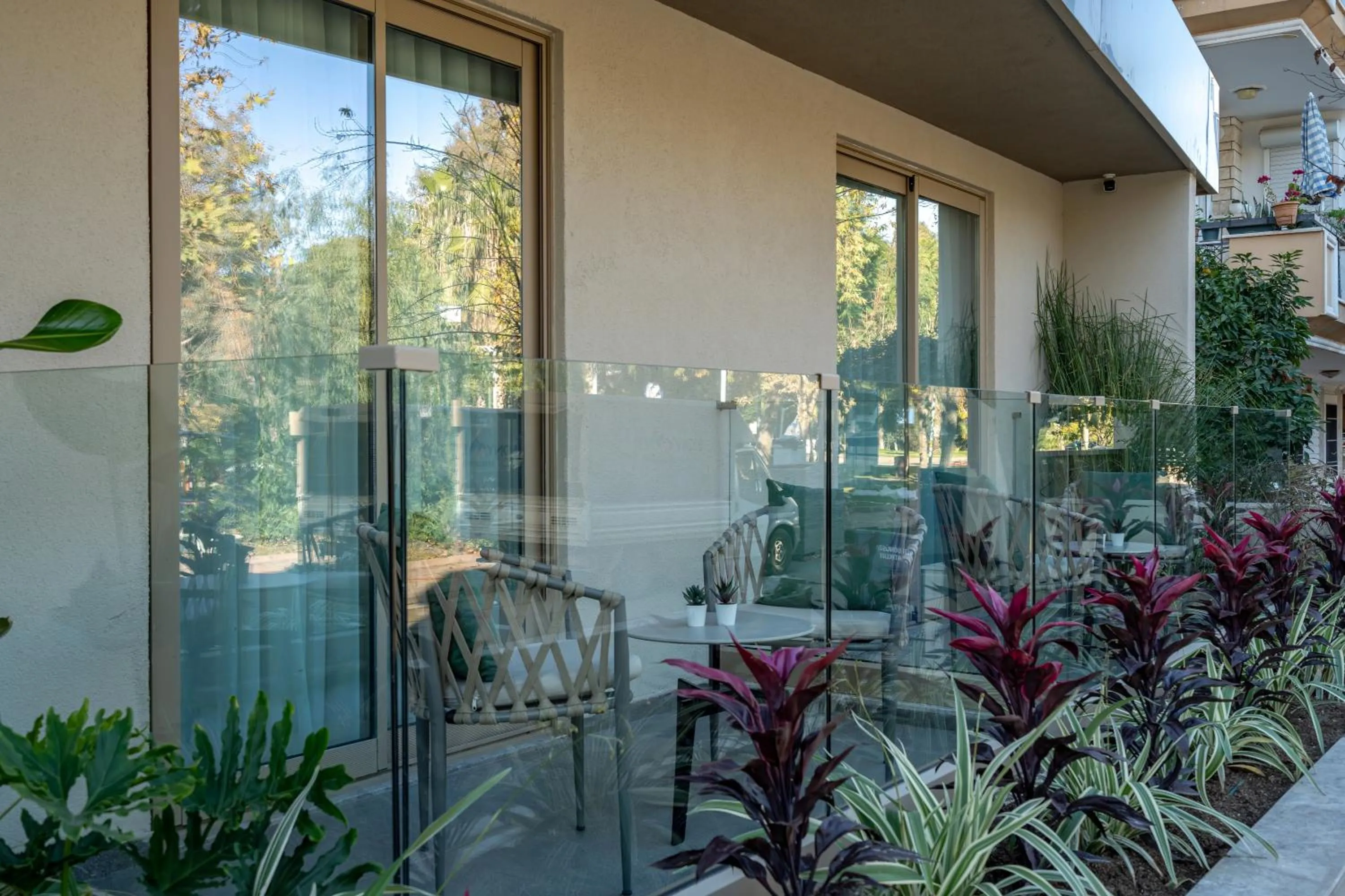 Oli Hotel and Suites