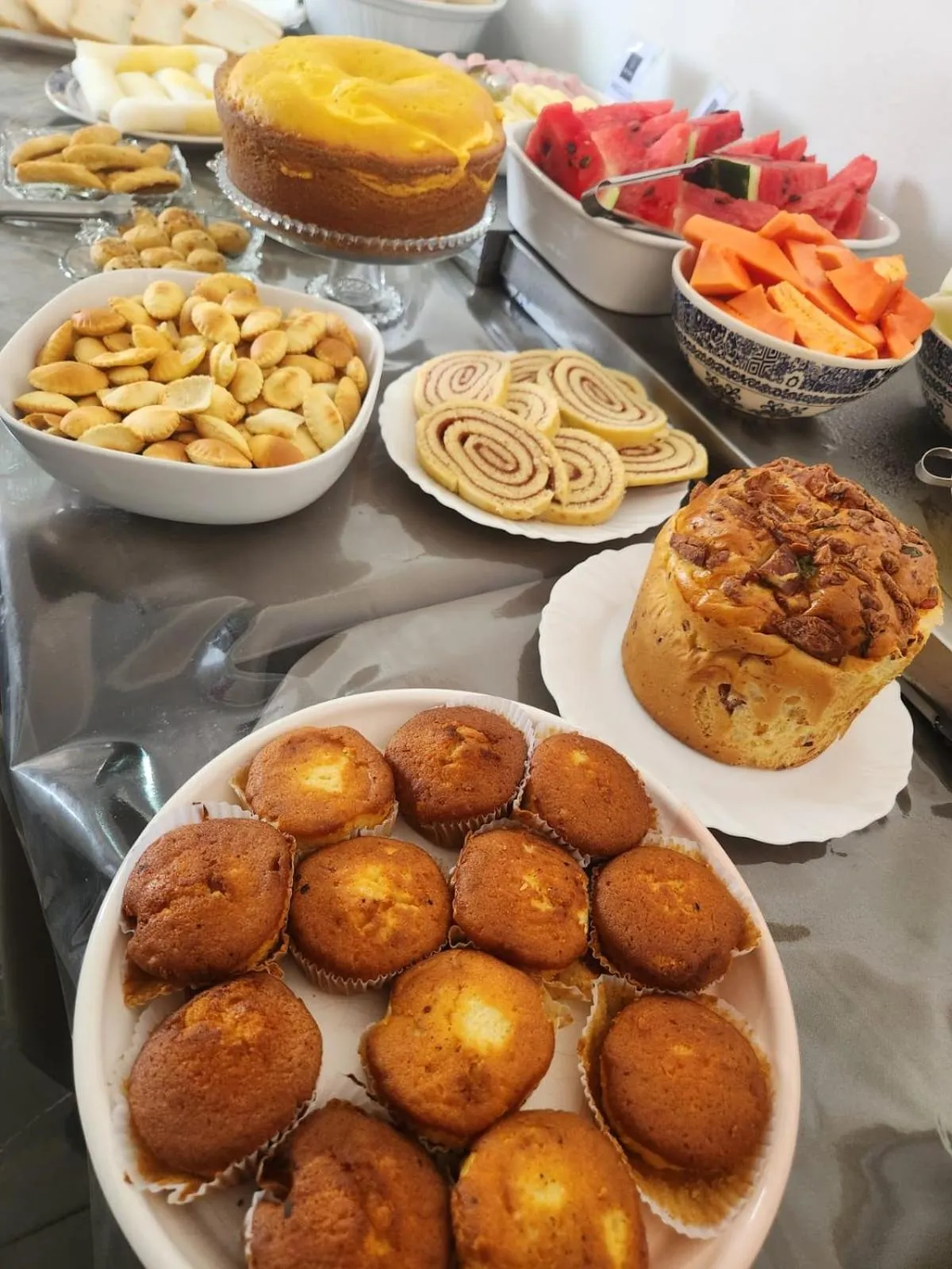 Buffet breakfast in Pousada BOB Suítes