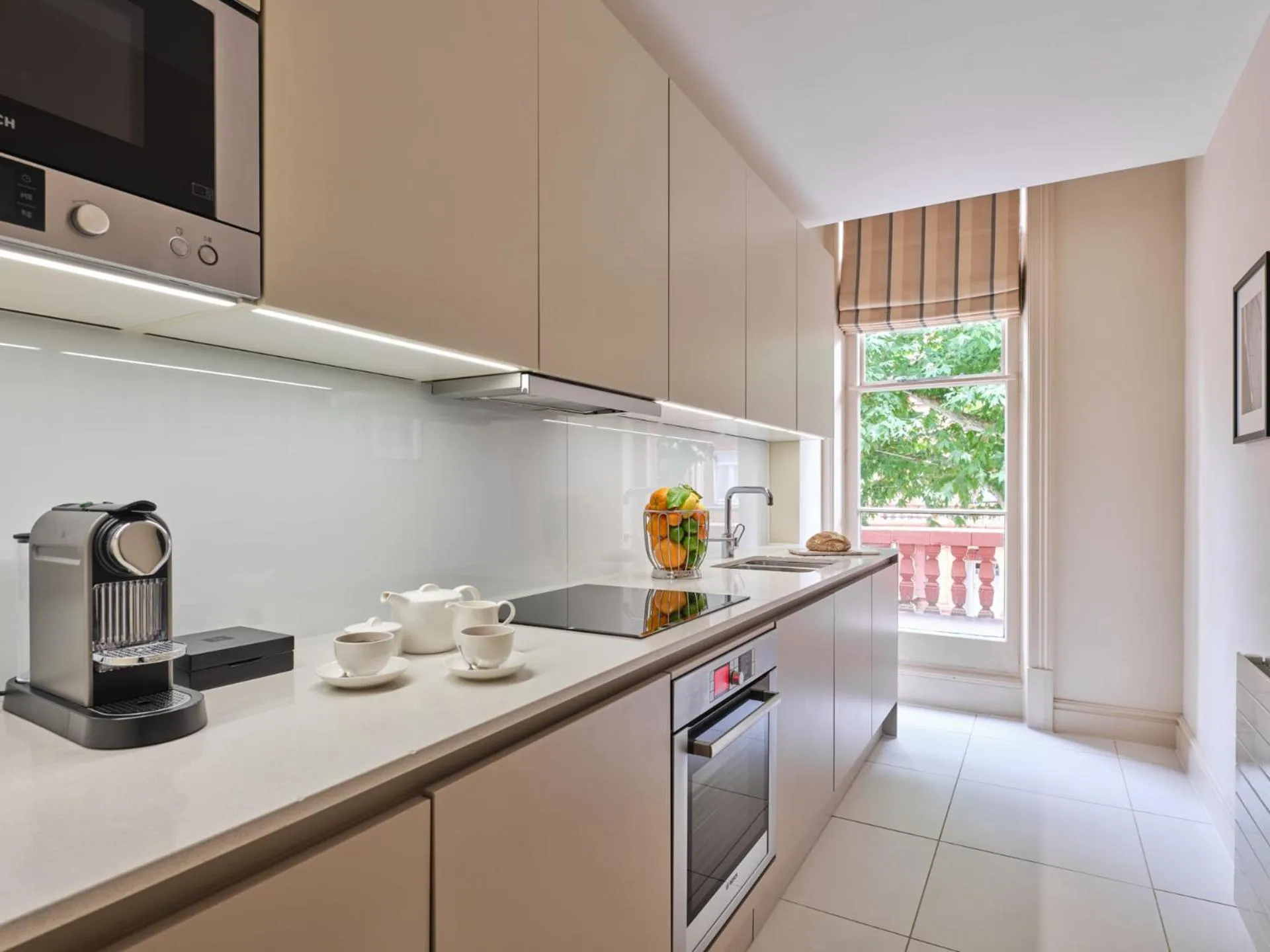 Kitchen or kitchenette in The Apartments by The Sloane Club