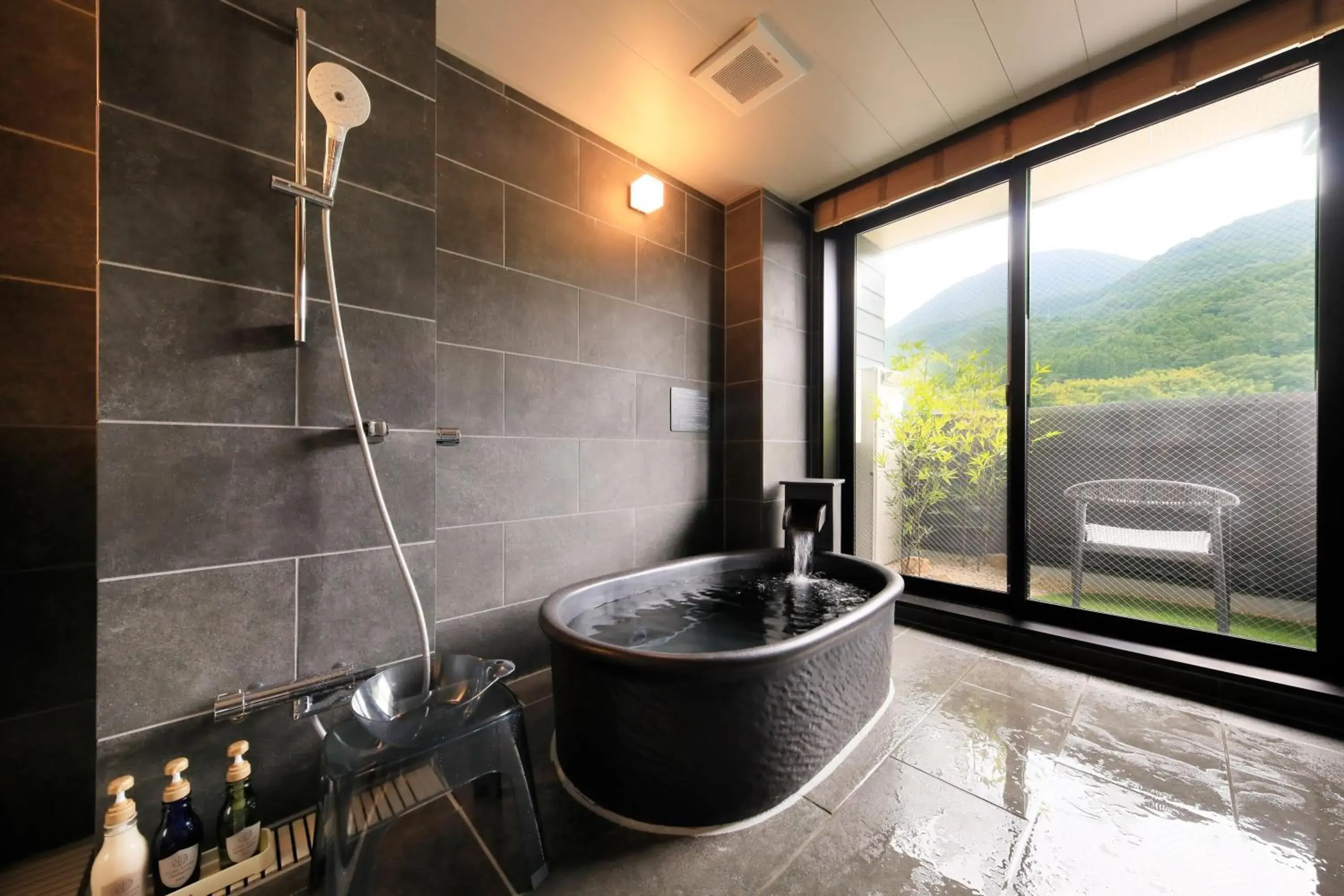 Japanese Western Twin Room with Semi Open-Air Bath - single occupancy - Annex - Non-Smoking in Yutorelo Tsuwano Japanese Western Twin Room with Semi Open-Air Bath - single occupancy - Annex - Non-Smoking in Yutorelo Tsuwano