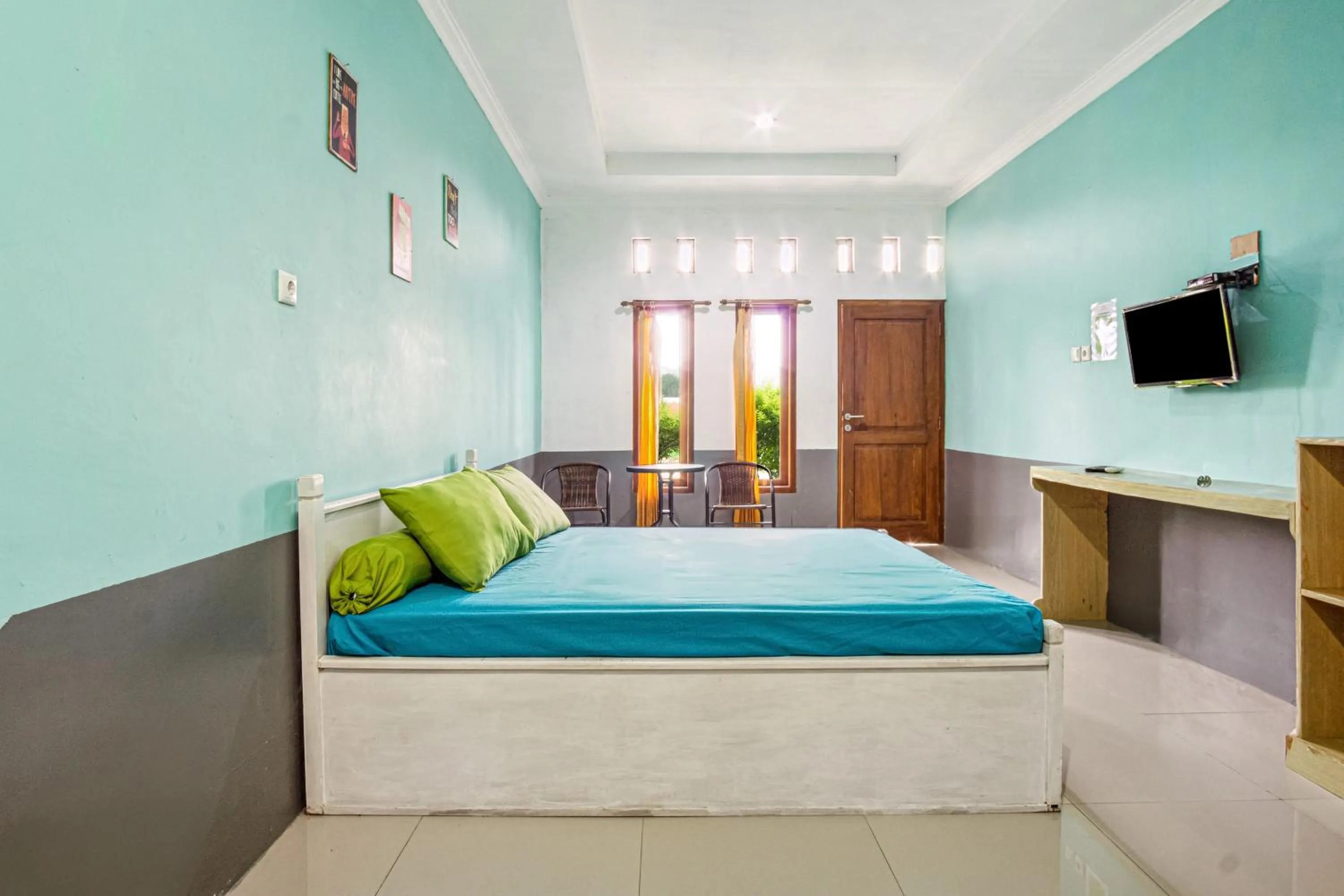 Bed in Joglo Ndalem Sabine Syariah