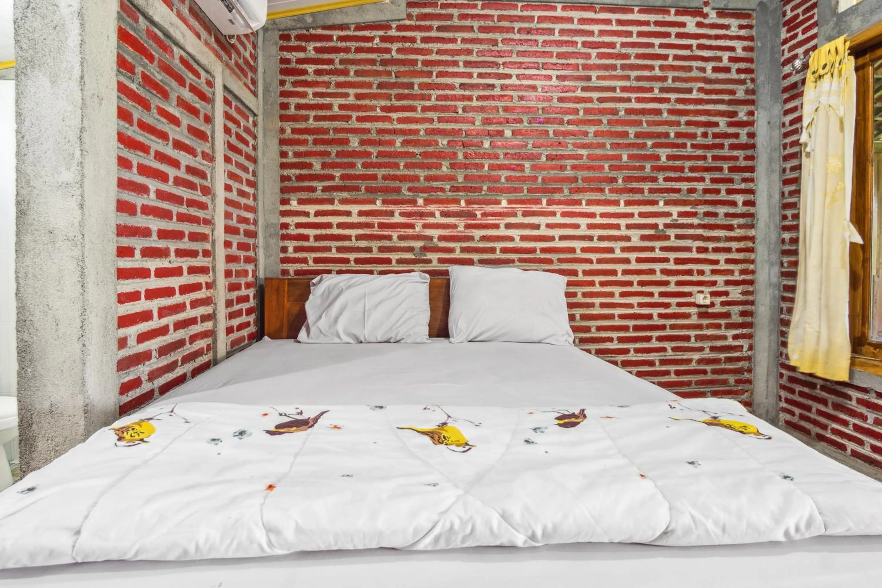 Bed in Joglo Ndalem Sabine Syariah