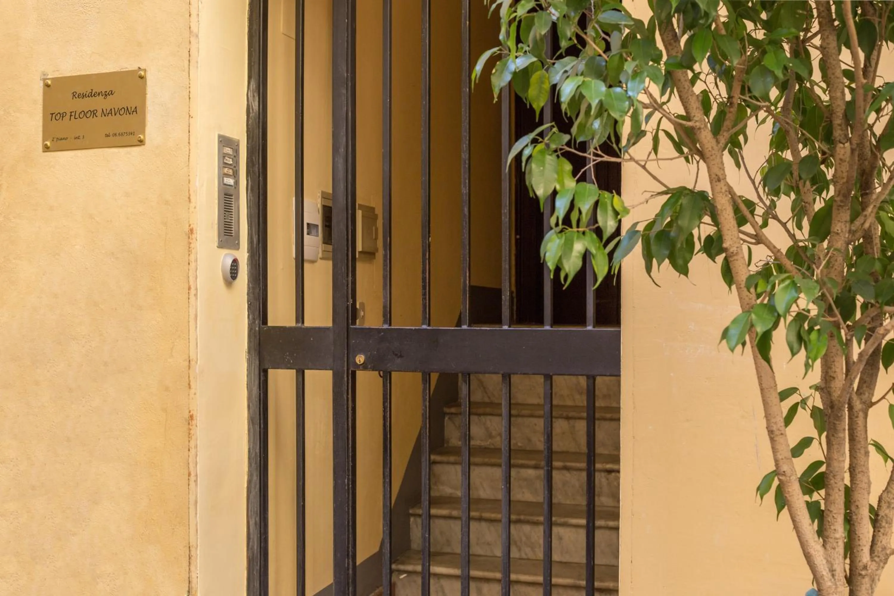 Facade/entrance in Top Floor Navona