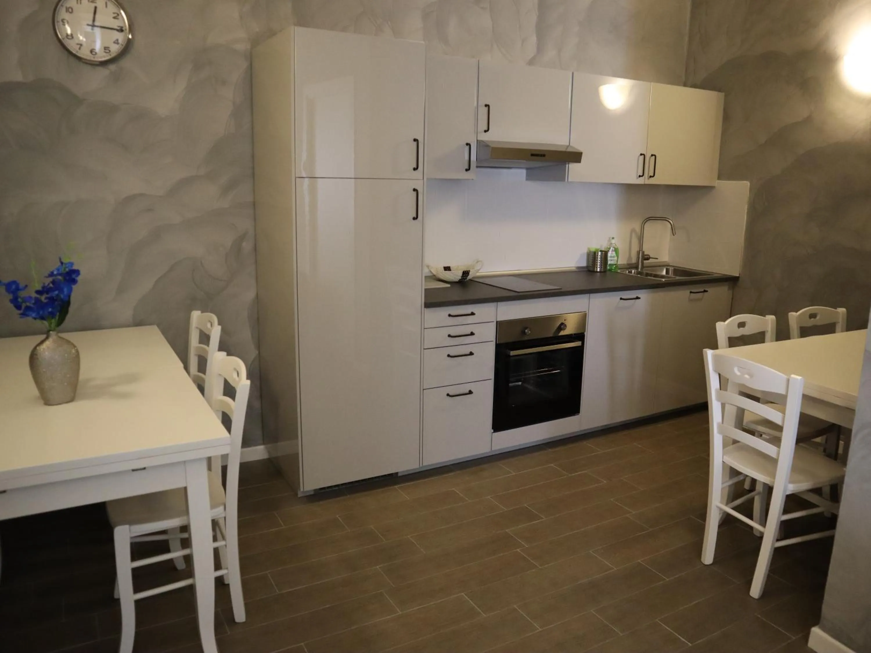 Communal kitchen in Top Floor Navona