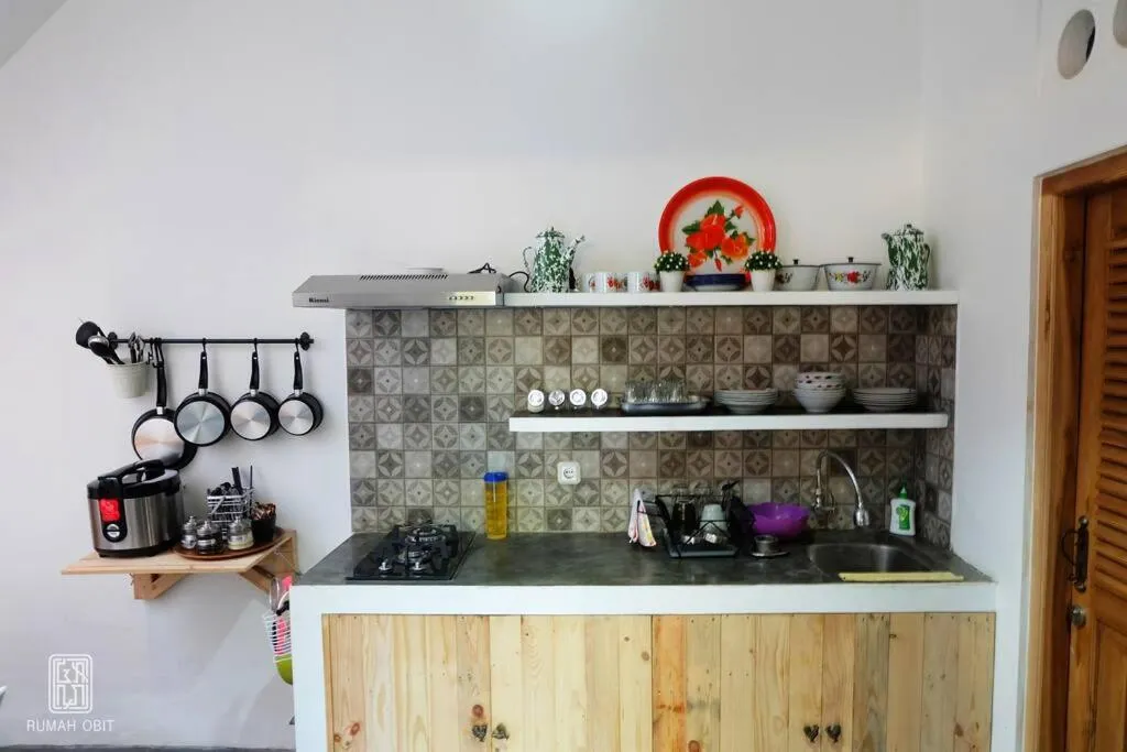 Kitchen or kitchenette in Homestay Jogja Rumah Obit By Simply Homy