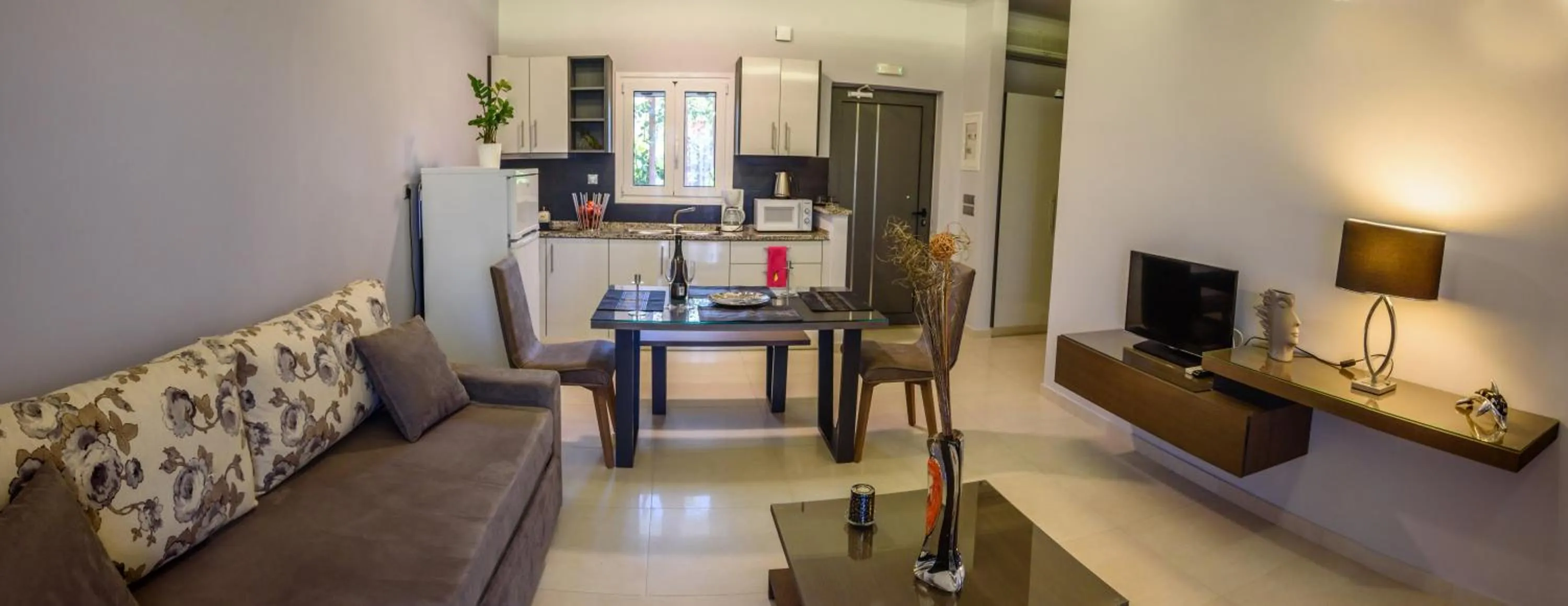 Communal lounge/ TV room in Ionion Beach Apartment Hotel & Spa