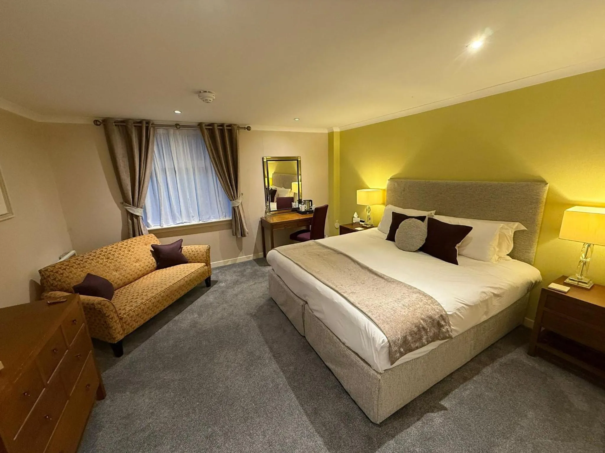 Bedroom, Bed in The Airds Hotel and Restaurant