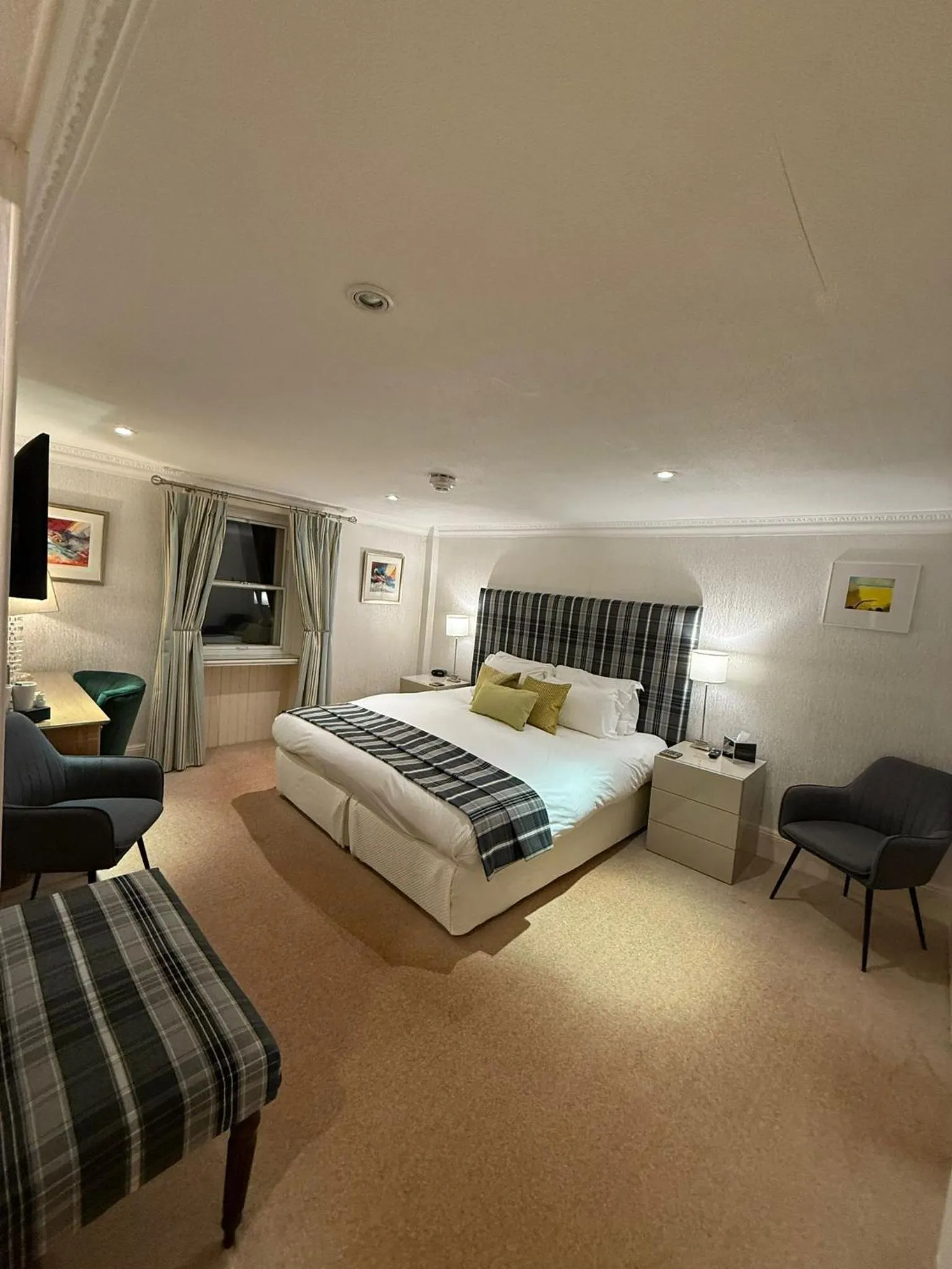 Bedroom, Bed in The Airds Hotel and Restaurant