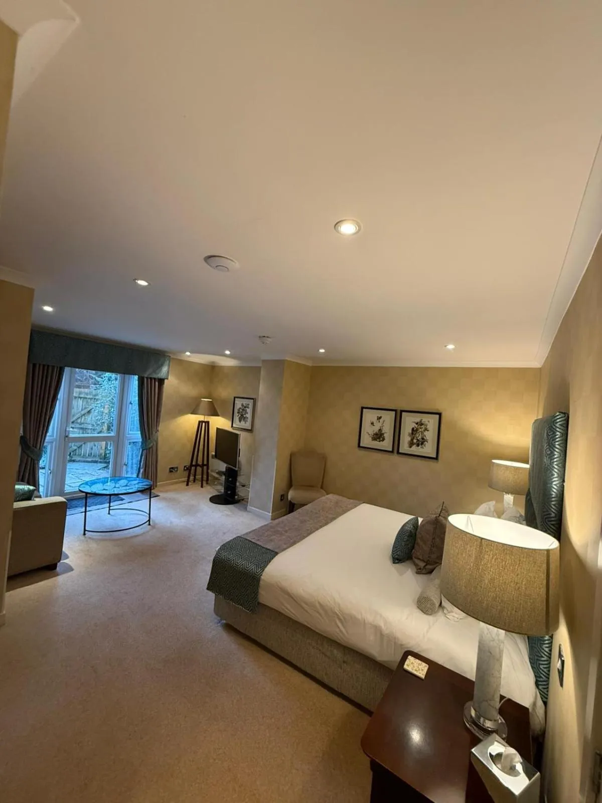 Bedroom, Bed in The Airds Hotel and Restaurant