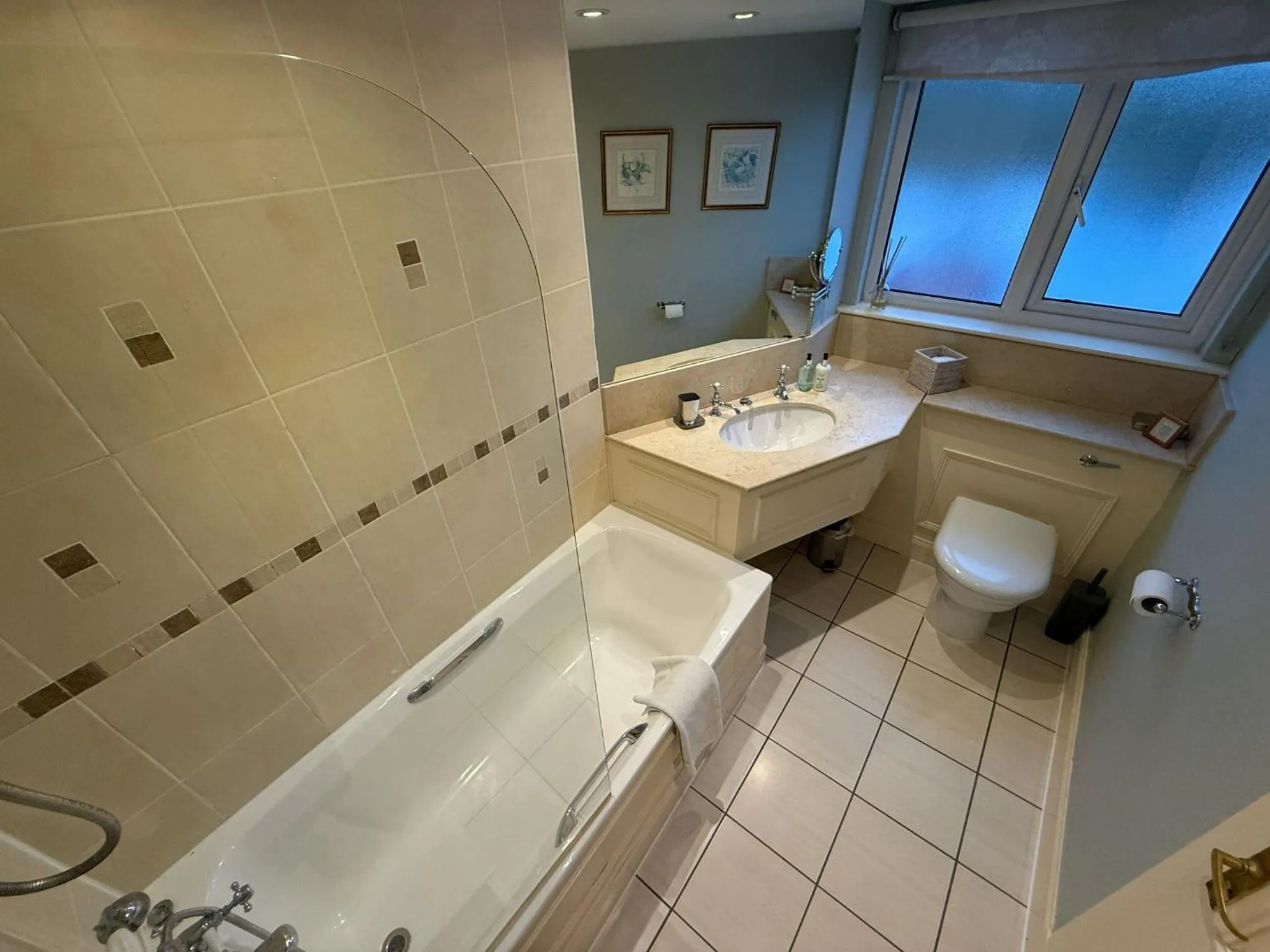 Bathroom in The Airds Hotel and Restaurant