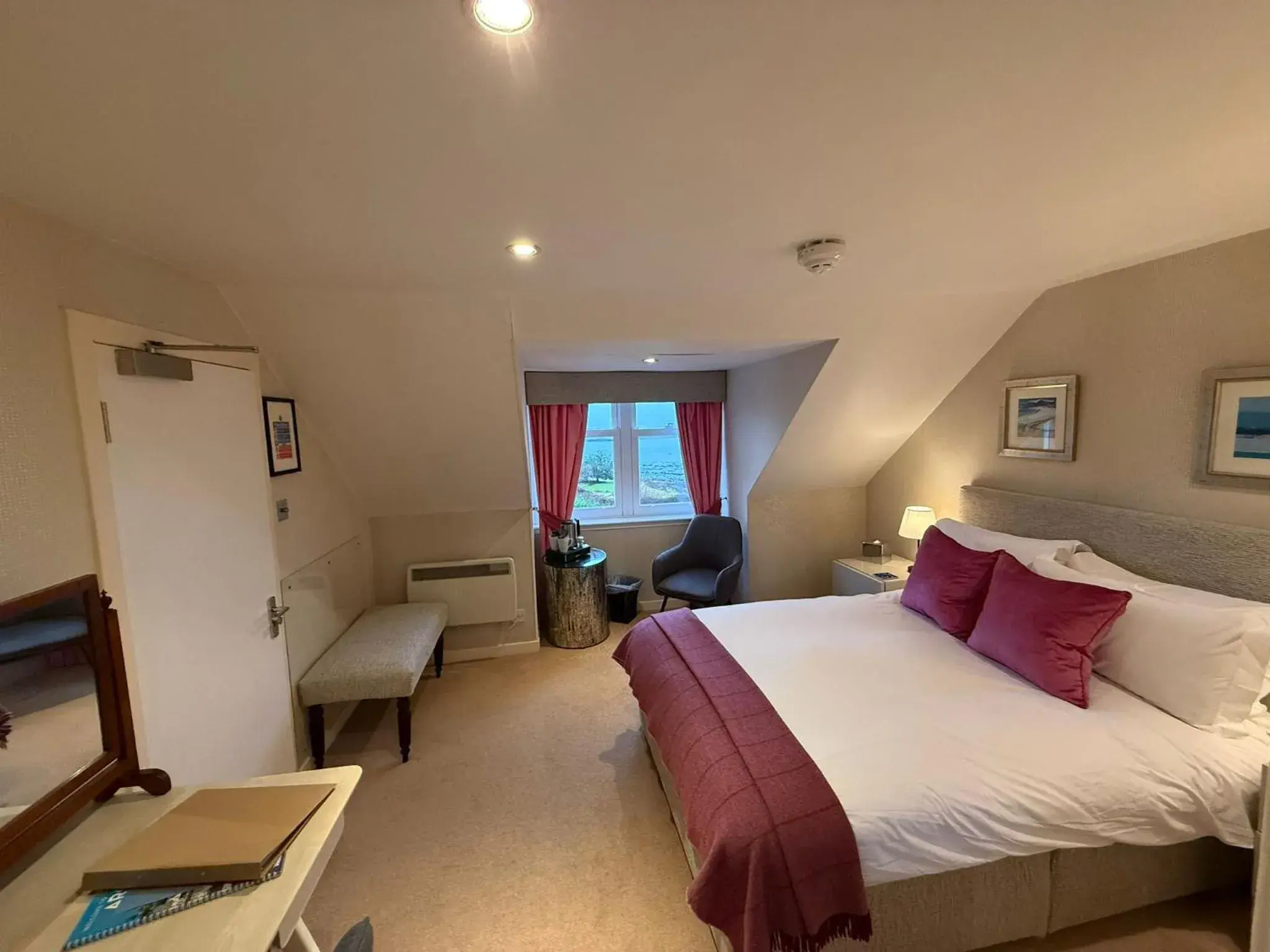 Small Double Room with Sea View (no pets) in The Airds Hotel and Restaurant Small Double Room with Sea View (no pets) in The Airds Hotel and Restaurant