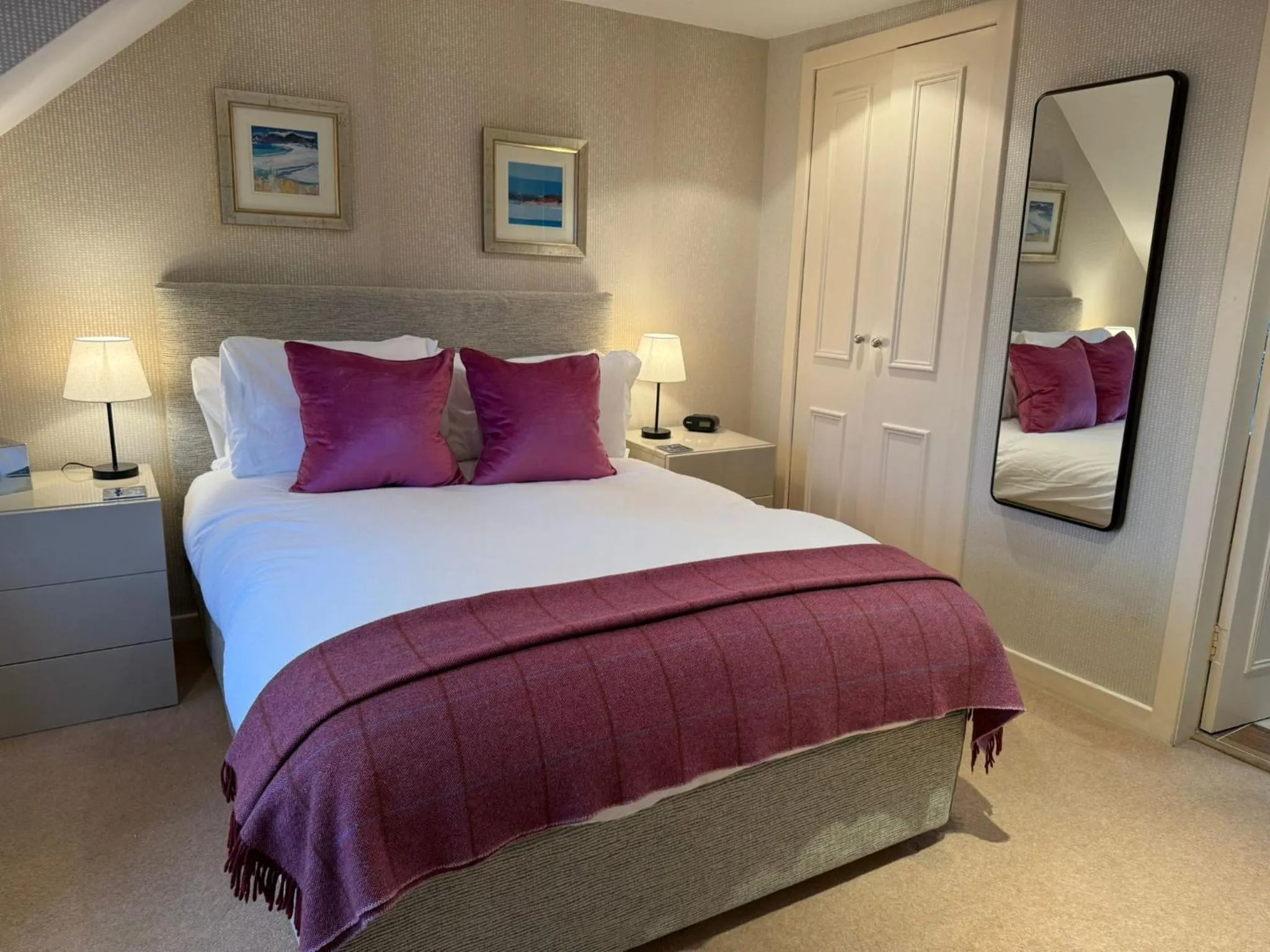 Bedroom, Bed in The Airds Hotel and Restaurant