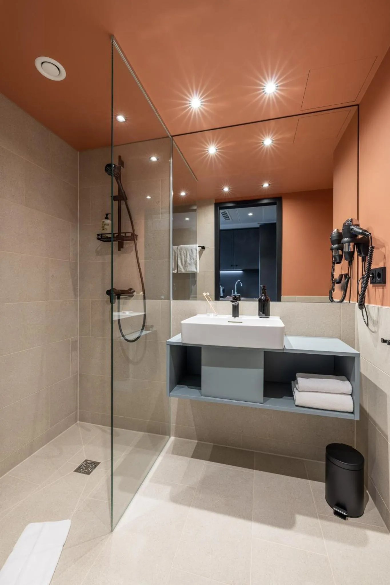 Shower in The Base Munich