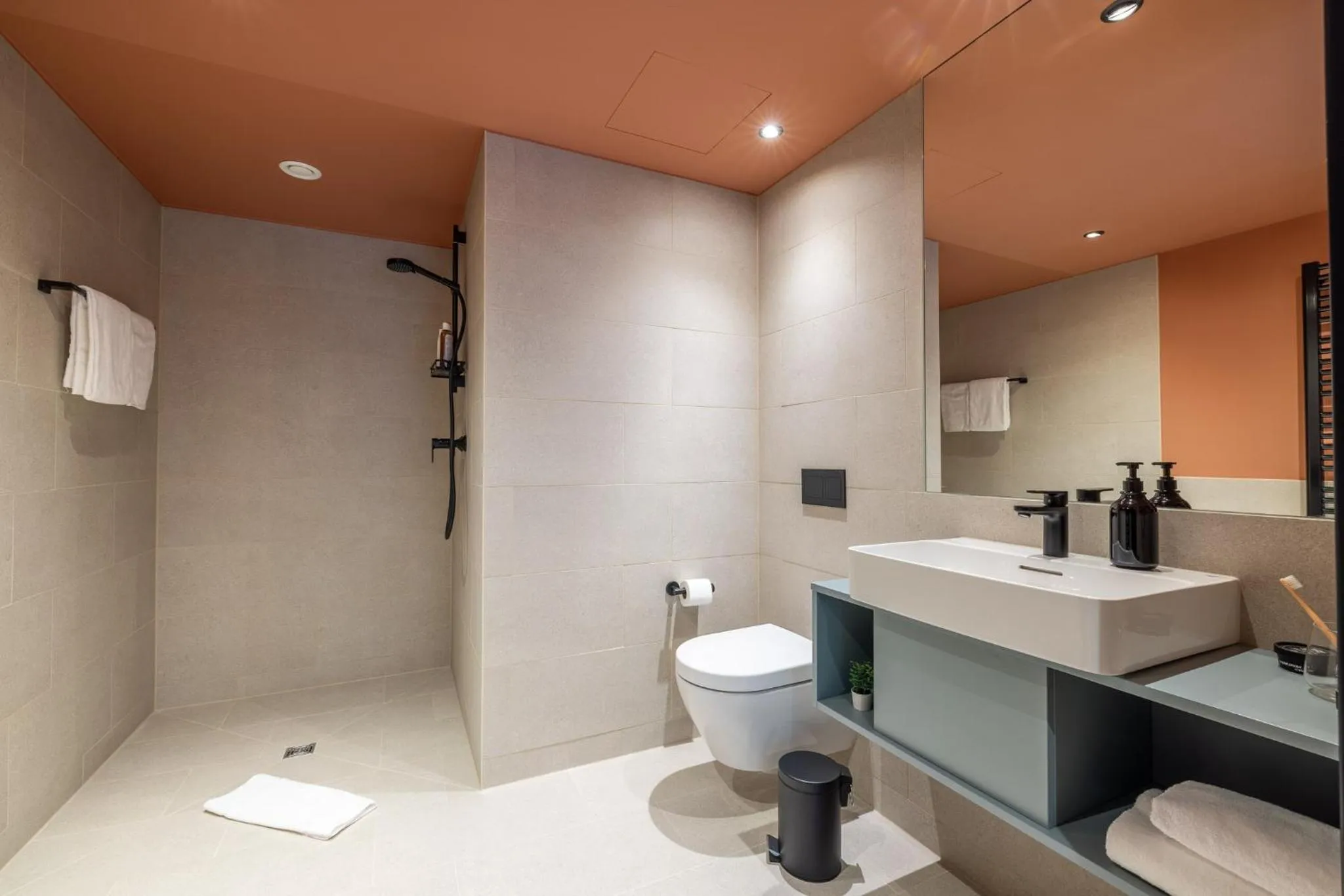 Shower in The Base Munich