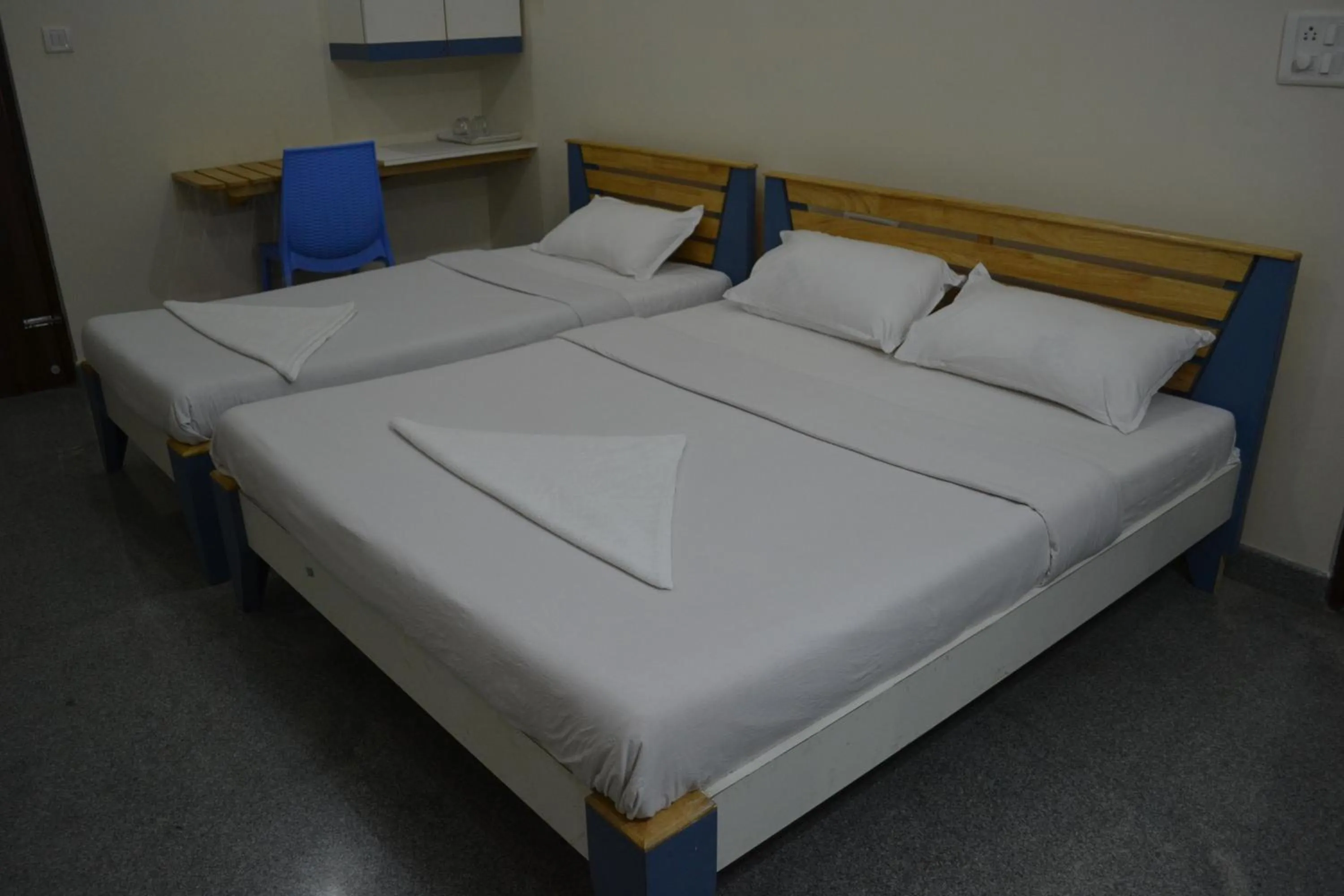 Bedroom, Bed in Metro Park